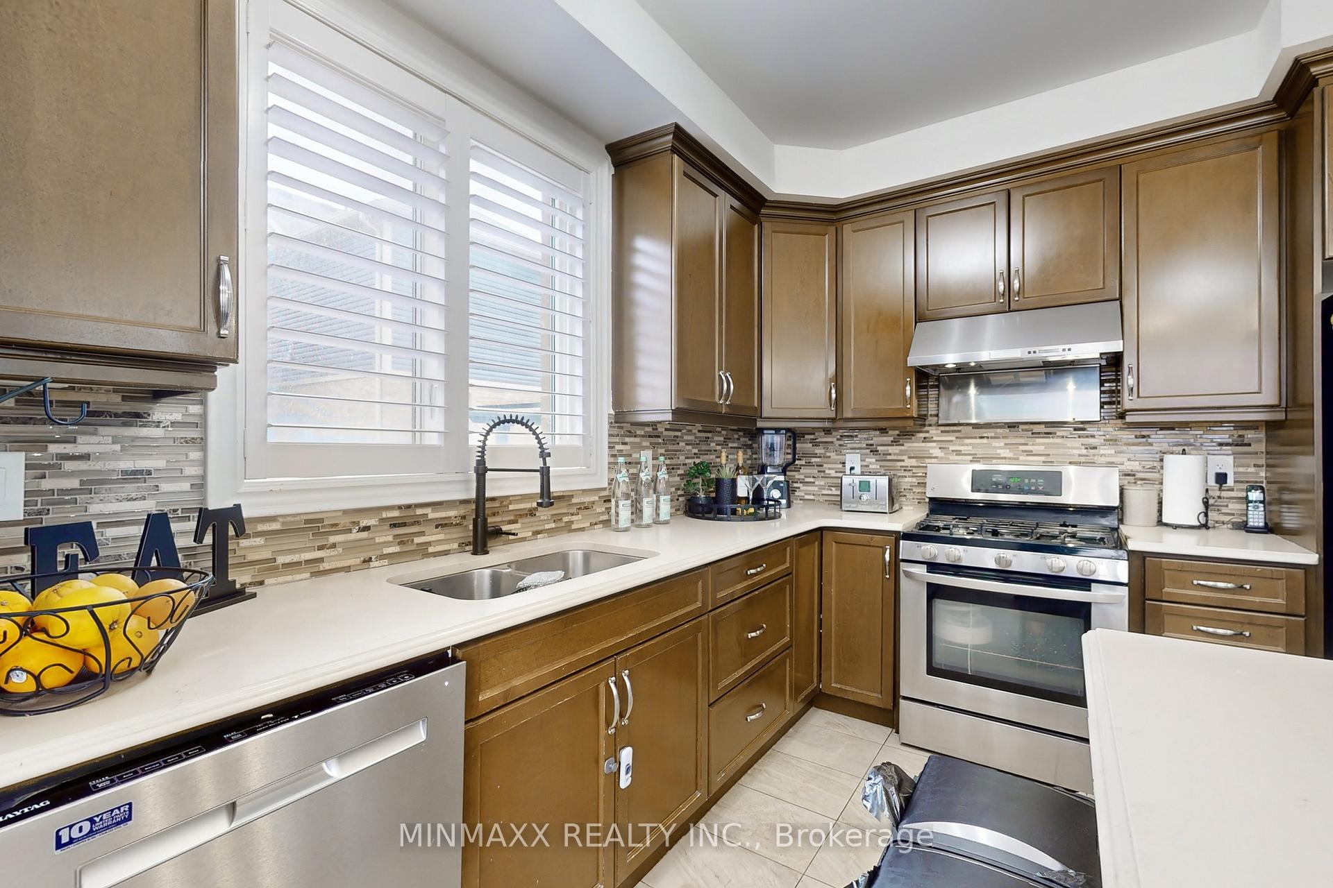 Photo 15 of 1360 Connaught Terrace, Milton, Ford — HOMEH