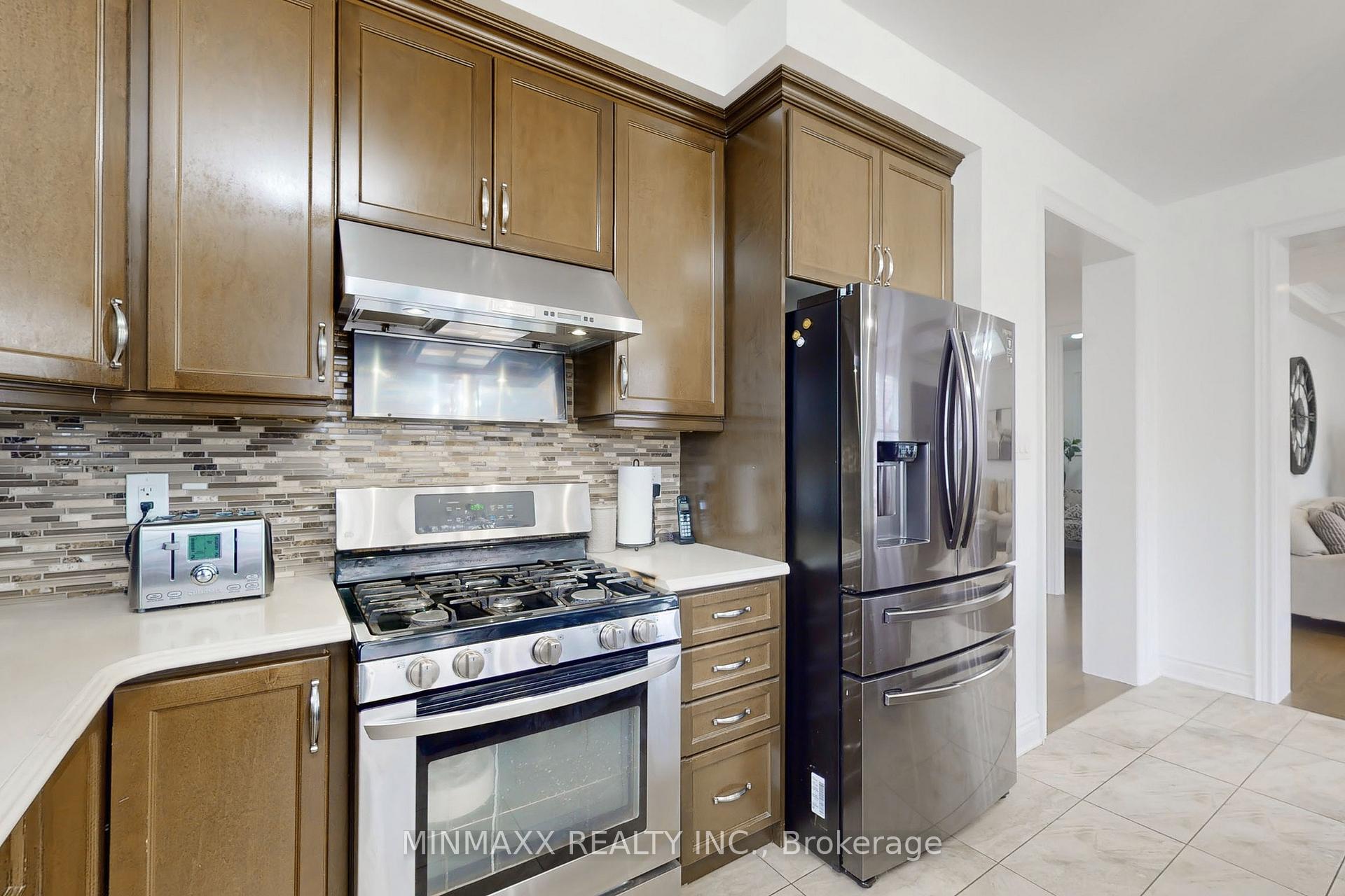 Photo 16 of 1360 Connaught Terrace, Milton, Ford — HOMEH