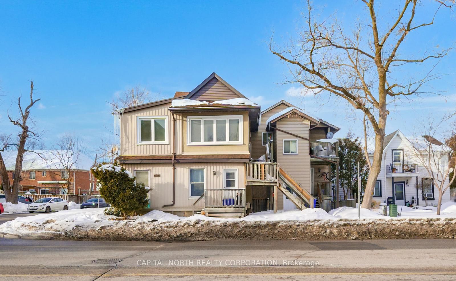 Photo 2 of Unit 1, 104 Wellington Street E, Aurora, Aurora Village — HOMEH