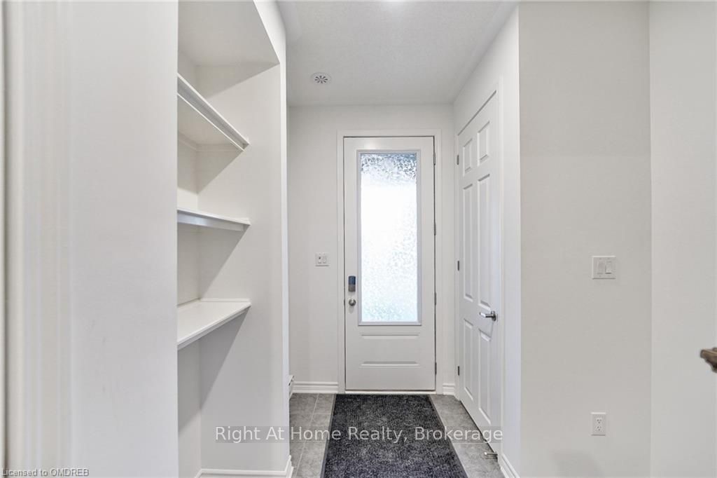 Photo 5 of 1819 Thames Circle, Milton, Bowes — HOMEH