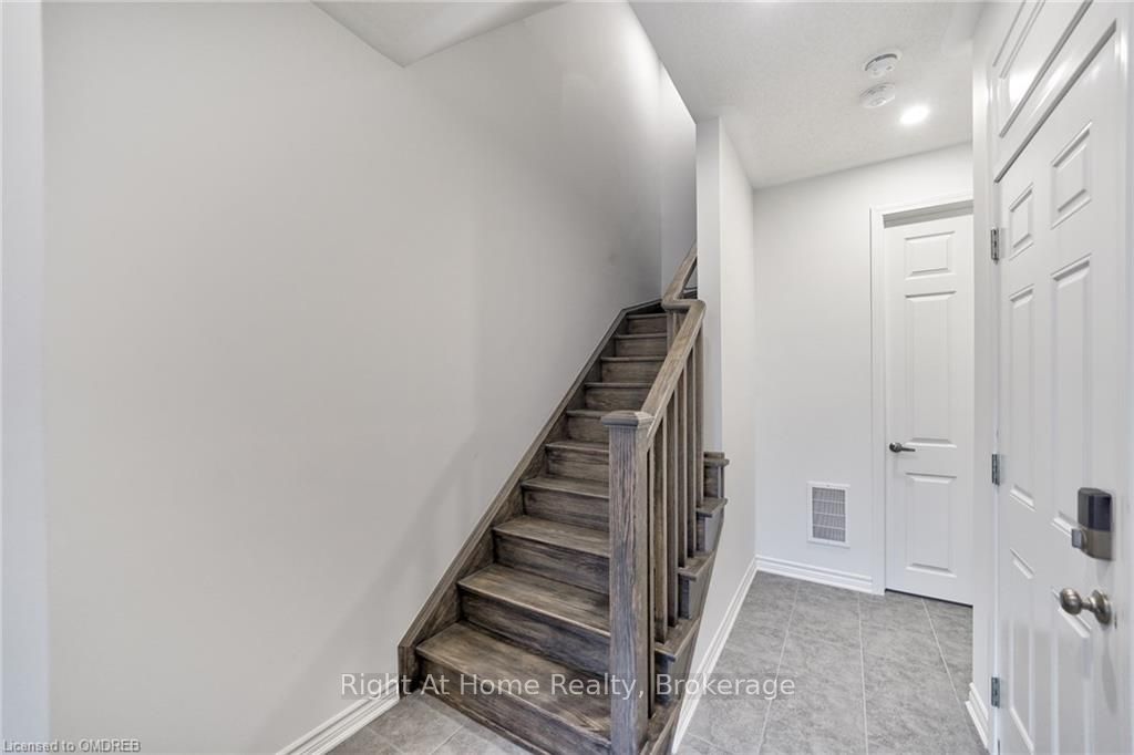 Photo 6 of 1819 Thames Circle, Milton, Bowes — HOMEH