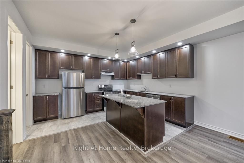 Photo 9 of 1819 Thames Circle, Milton, Bowes — HOMEH