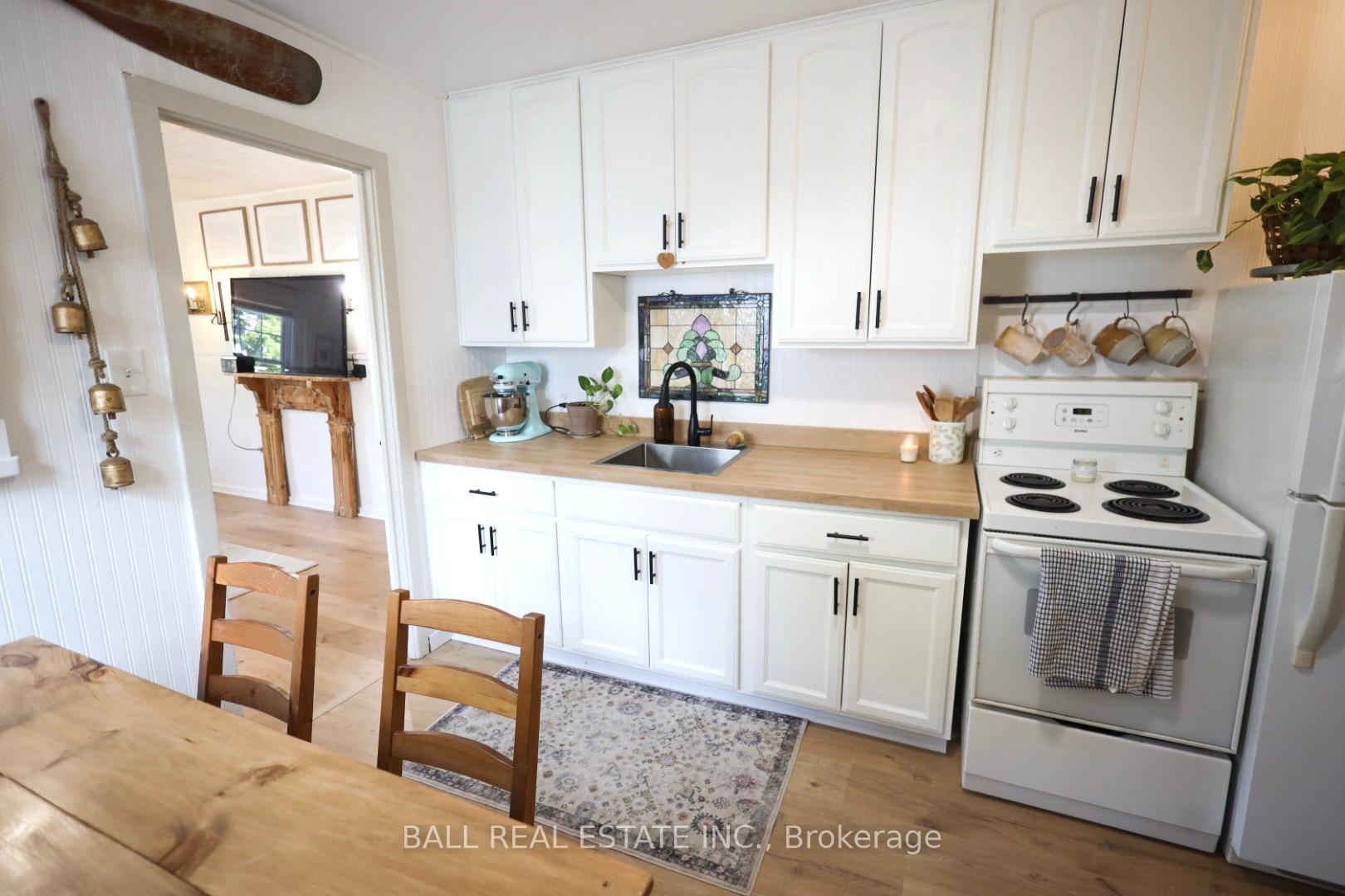 Photo 5 of 542 Sidney Street, Belleville, Belleville Ward — HOMEH