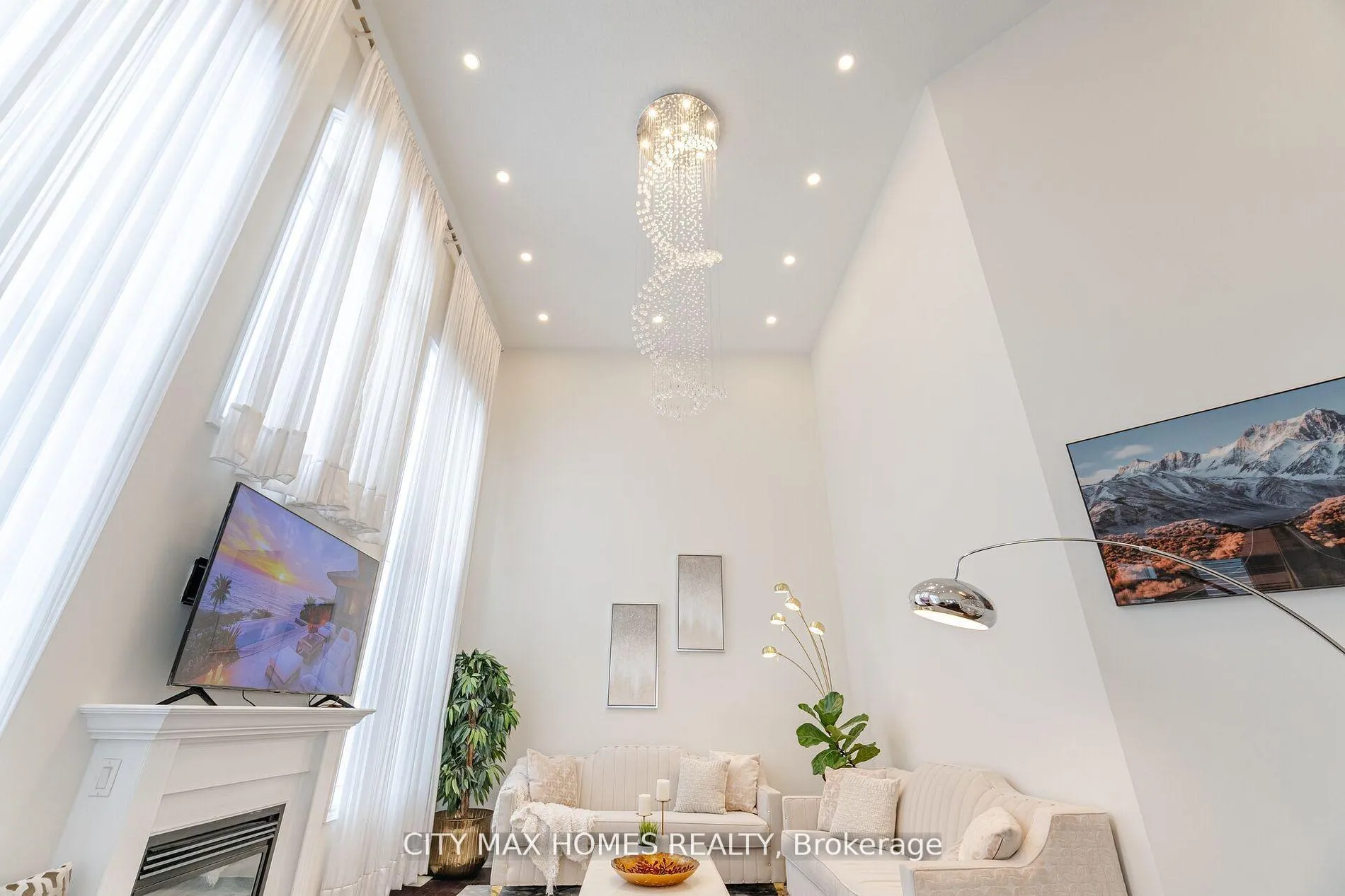 Photo 3 of 57 Beacon Hill Drive, Brampton, Credit Valley — HOMEH