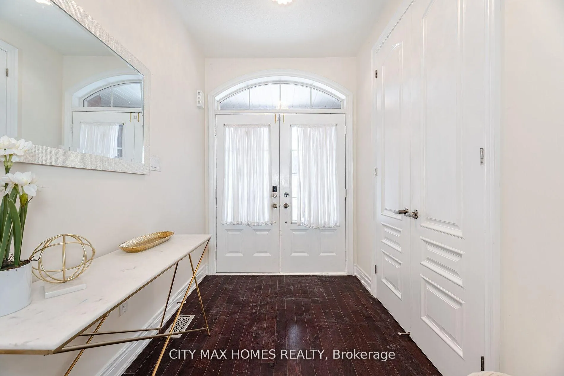 Photo 6 of 57 Beacon Hill Drive, Brampton, Credit Valley — HOMEH