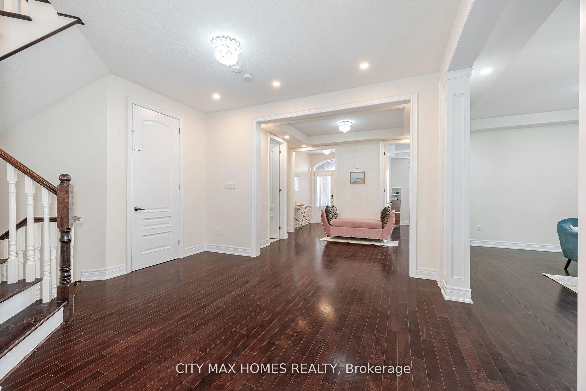 Photo 9 of 57 Beacon Hill Drive, Brampton, Credit Valley — HOMEH