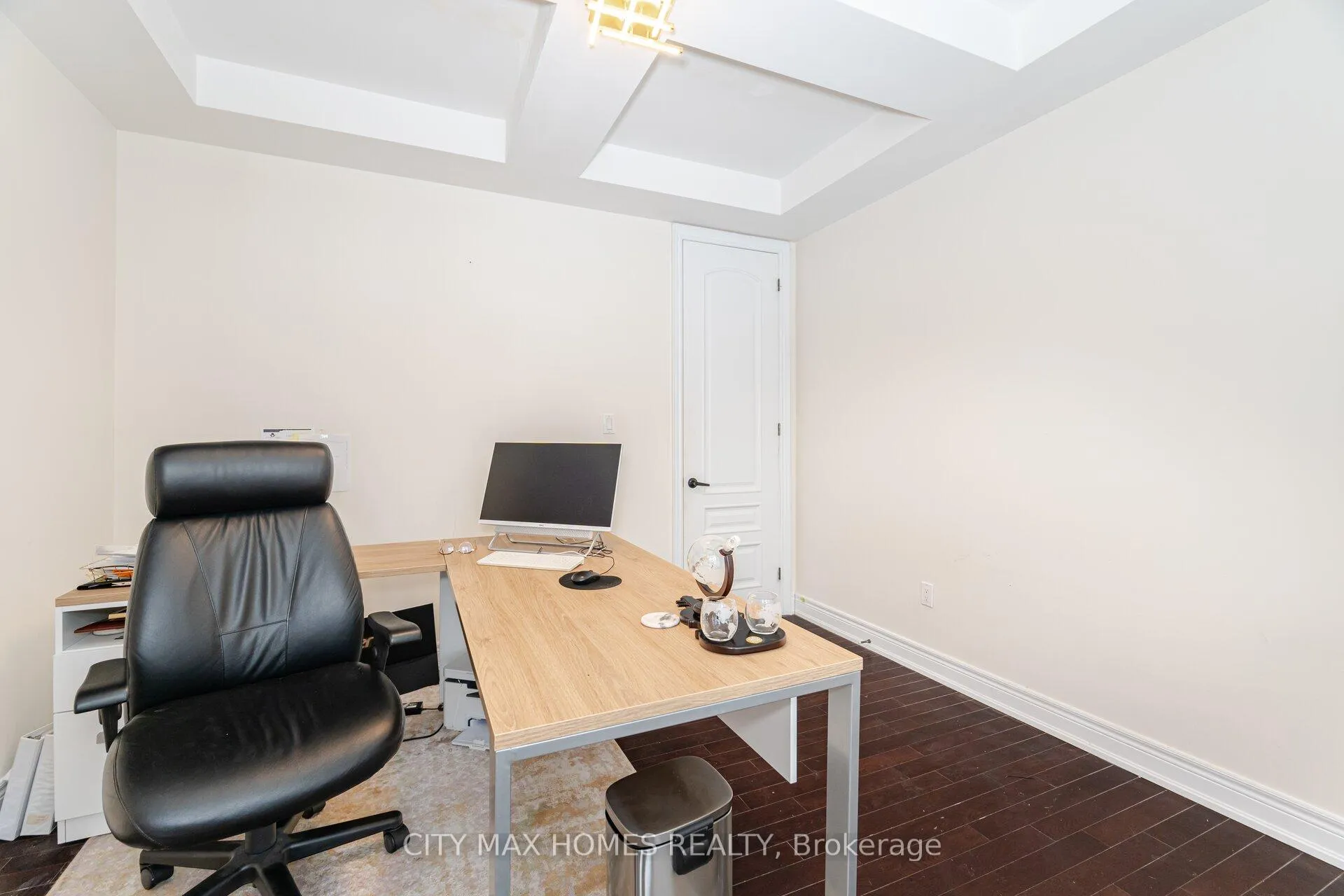 Photo 10 of 57 Beacon Hill Drive, Brampton, Credit Valley — HOMEH