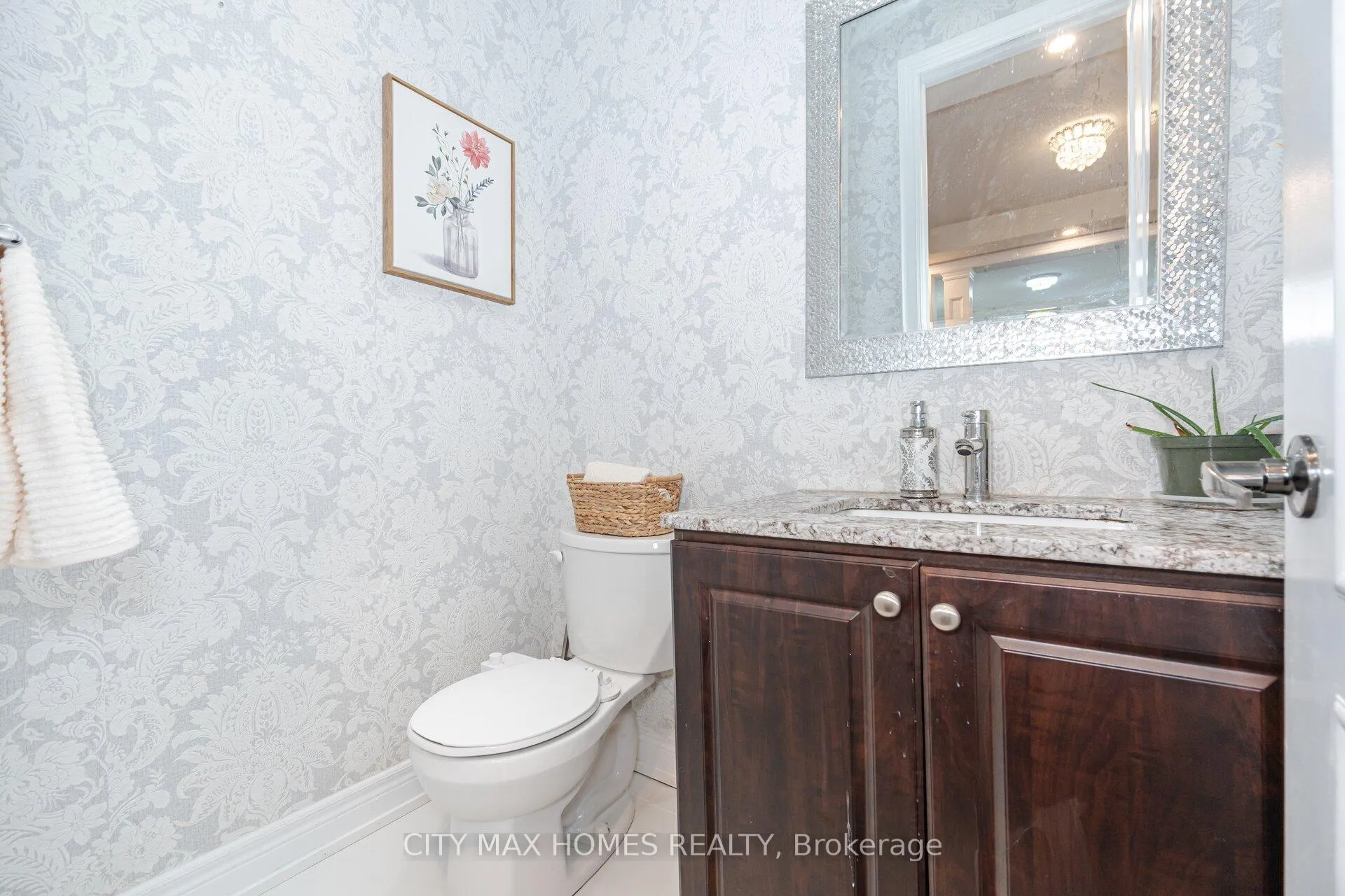 Photo 17 of 57 Beacon Hill Drive, Brampton, Credit Valley — HOMEH