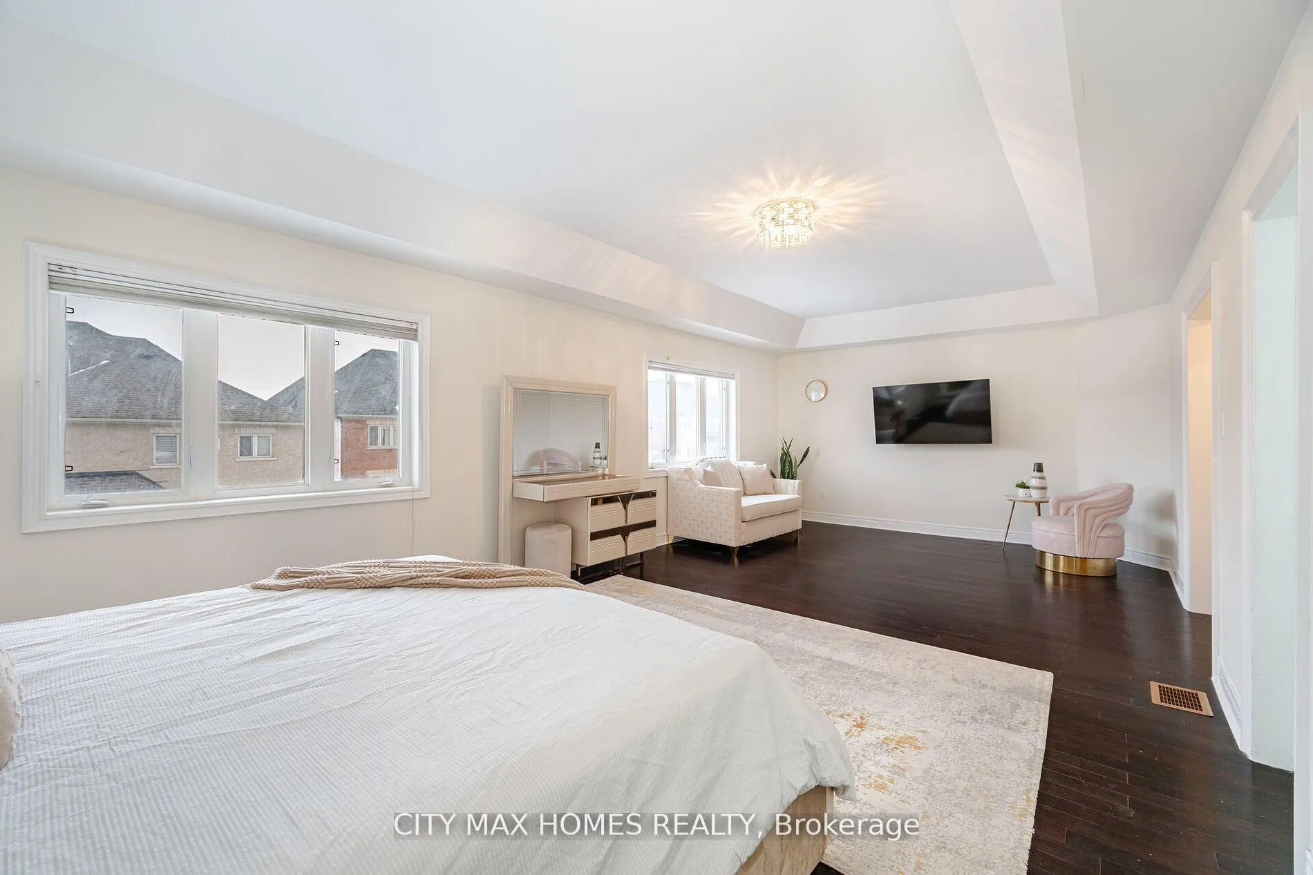 Photo 25 of 57 Beacon Hill Drive, Brampton, Credit Valley — HOMEH