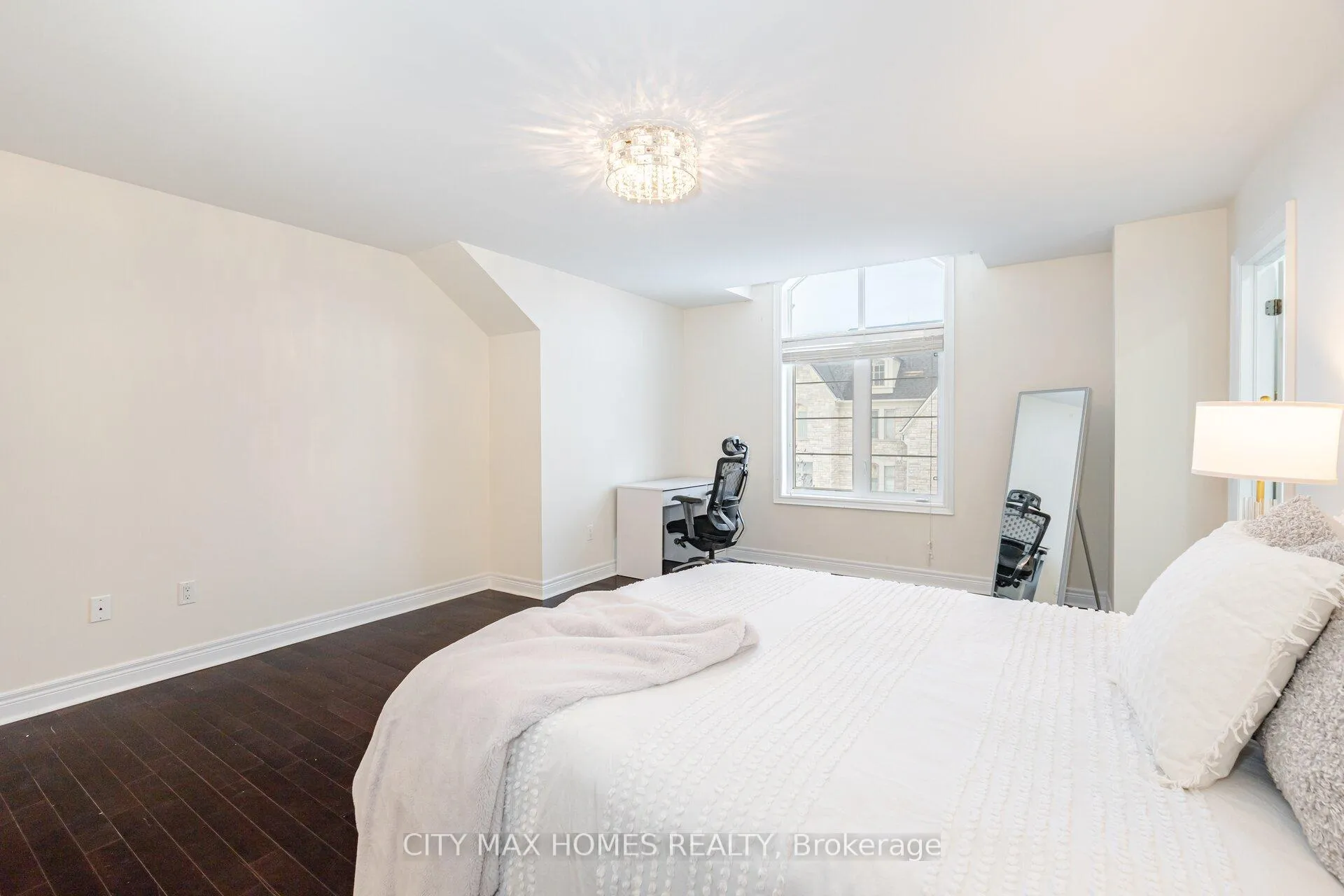 Photo 28 of 57 Beacon Hill Drive, Brampton, Credit Valley — HOMEH