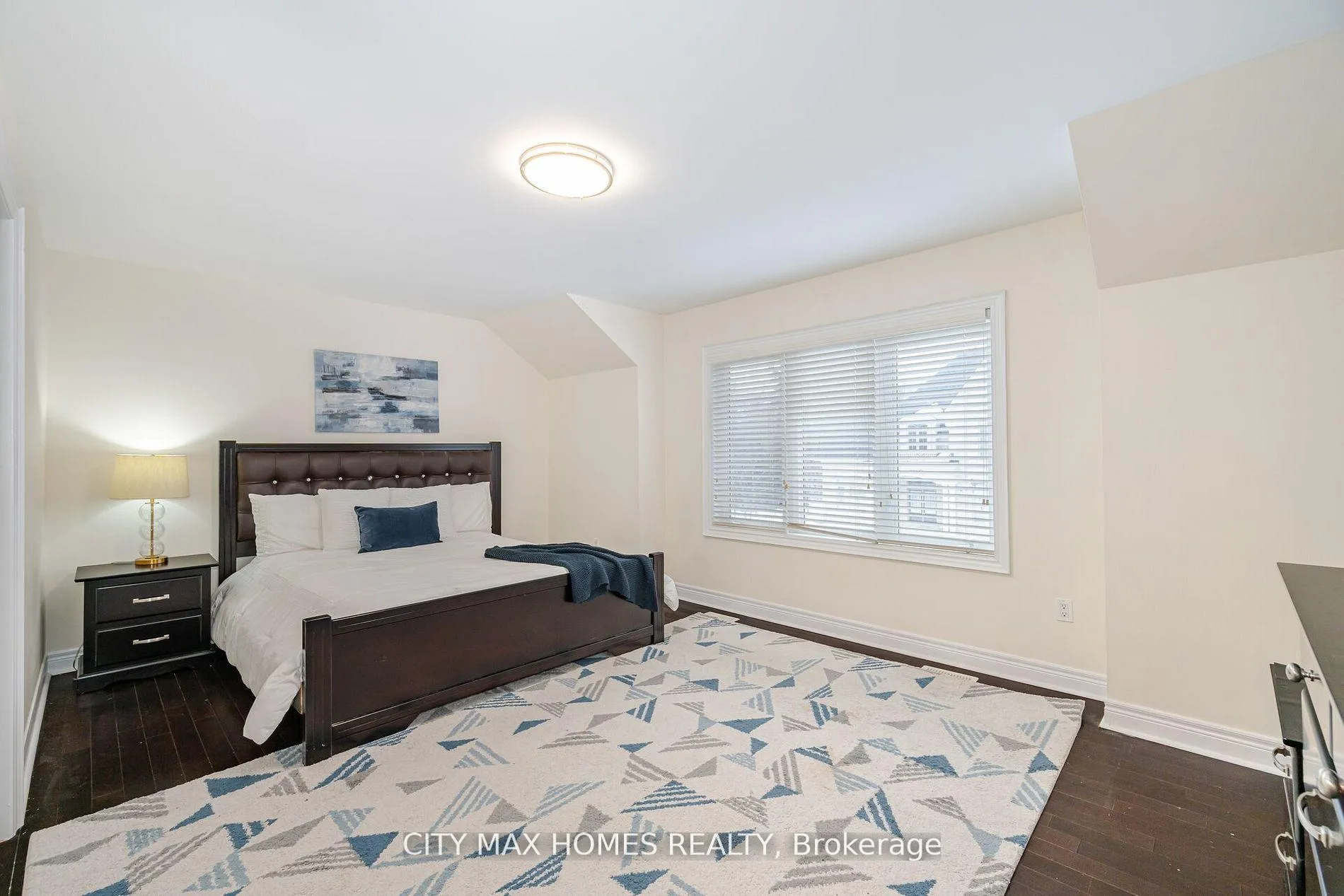 Photo 32 of 57 Beacon Hill Drive, Brampton, Credit Valley — HOMEH