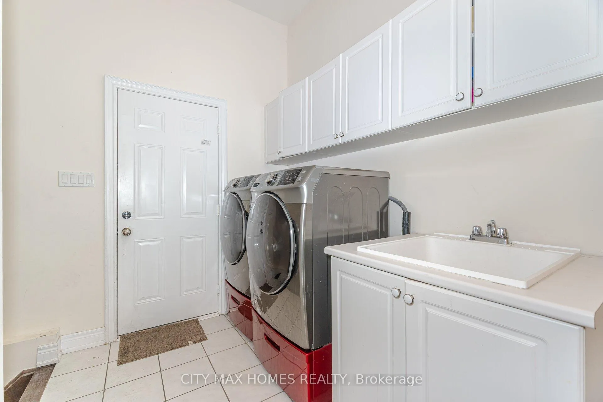 Photo 40 of 57 Beacon Hill Drive, Brampton, Credit Valley — HOMEH