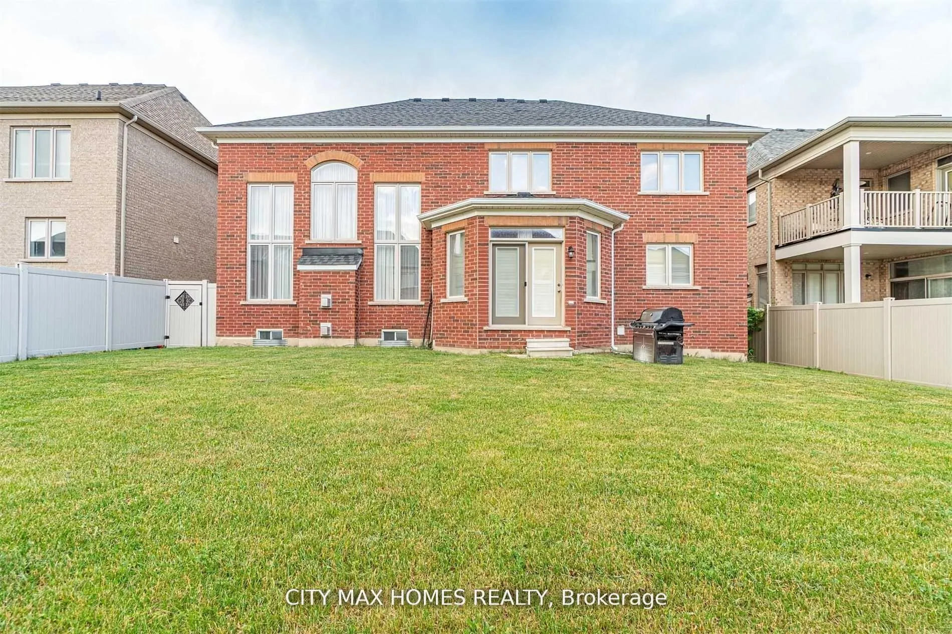 Photo 43 of 57 Beacon Hill Drive, Brampton, Credit Valley — HOMEH
