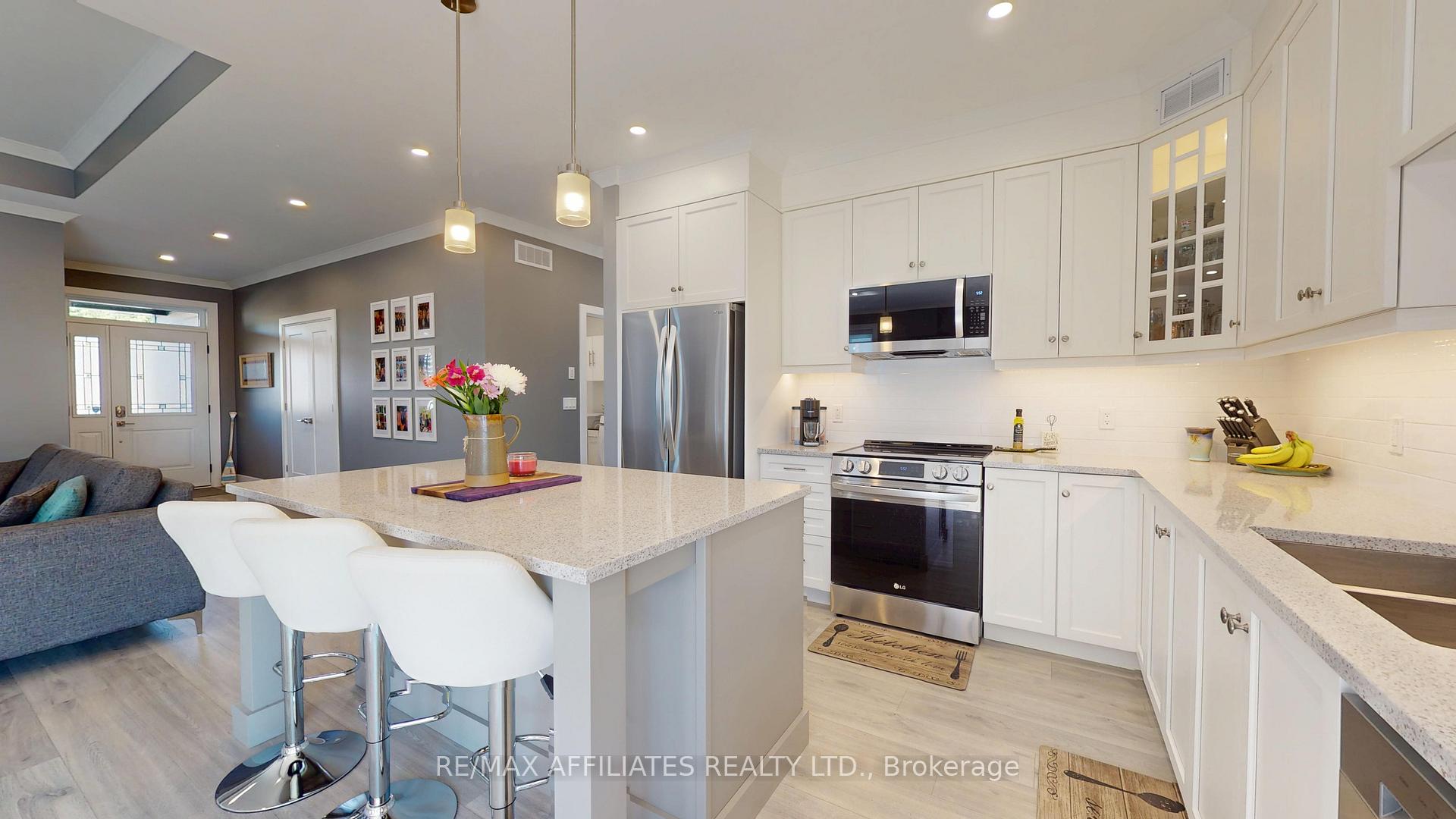 Photo 2 of 1066 Shearer Drive, Brockville — HOMEH