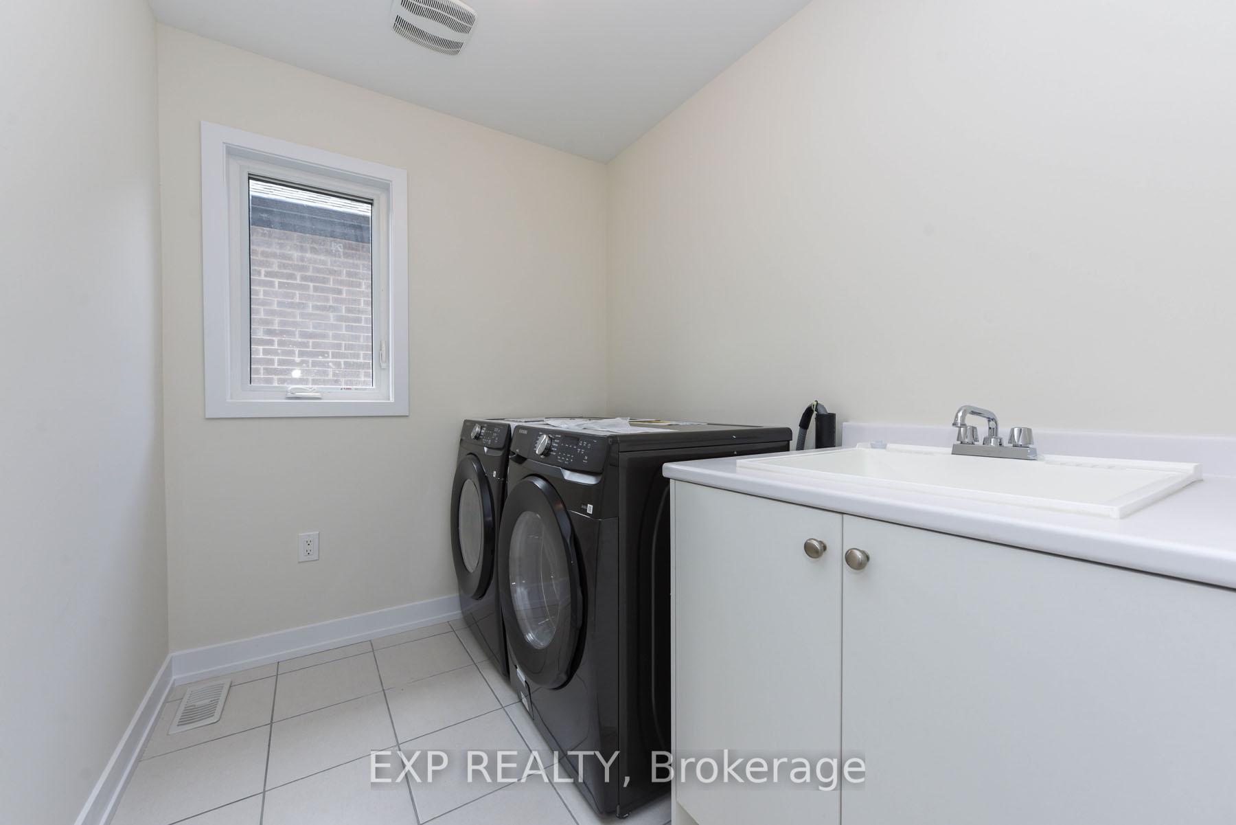 Photo 18 of 1431 wellwood Terrace, Milton, Cobban — HOMEH