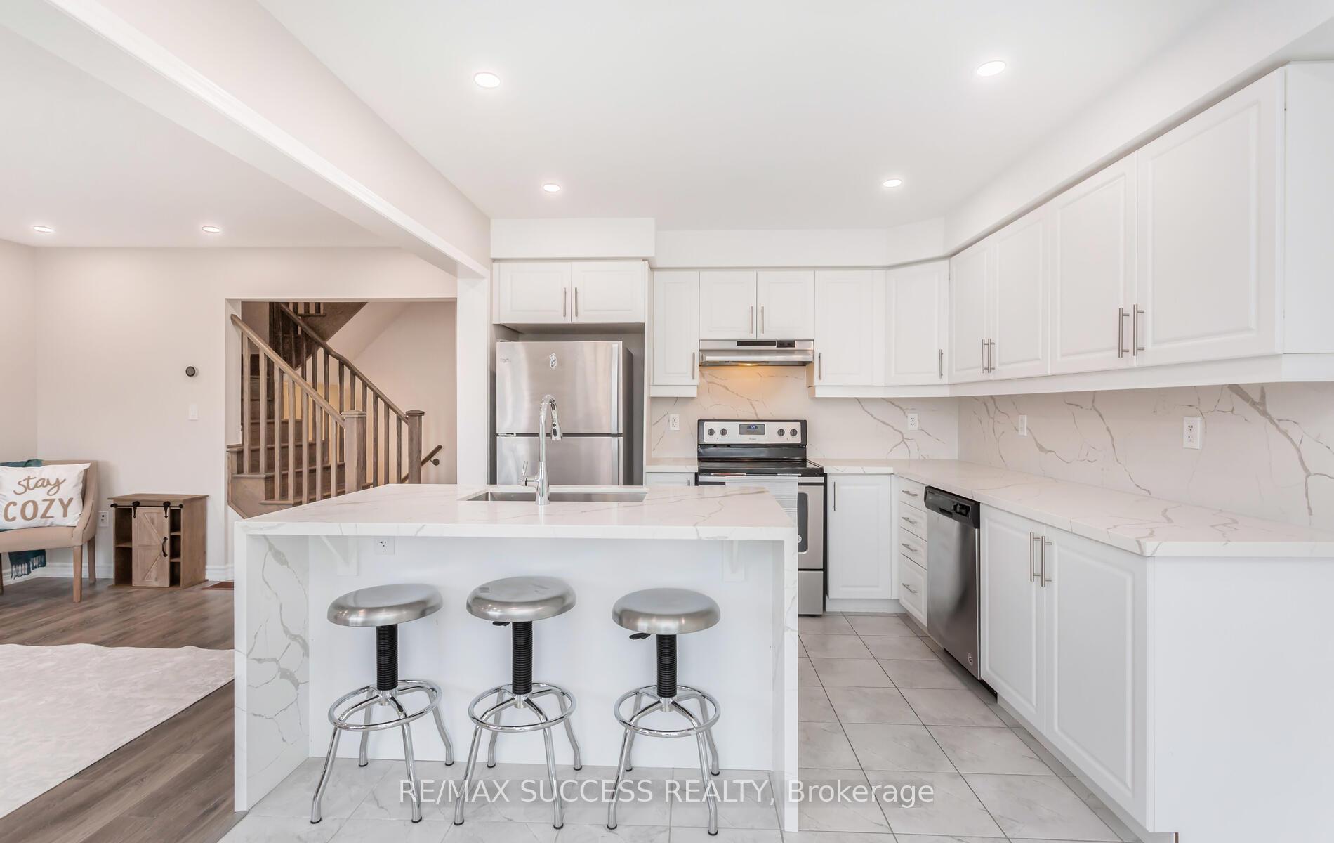 Photo 4 of 622 laking Terrace, Milton, Clarke — HOMEH