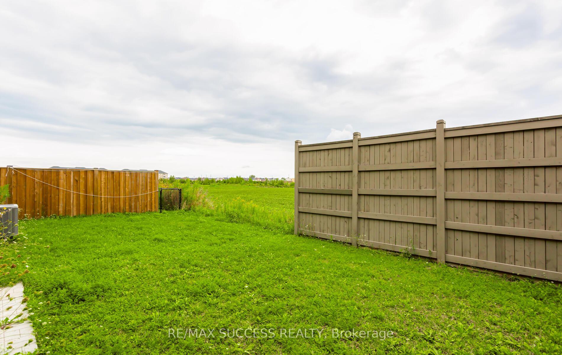 Photo 15 of 622 laking Terrace, Milton, Clarke — HOMEH