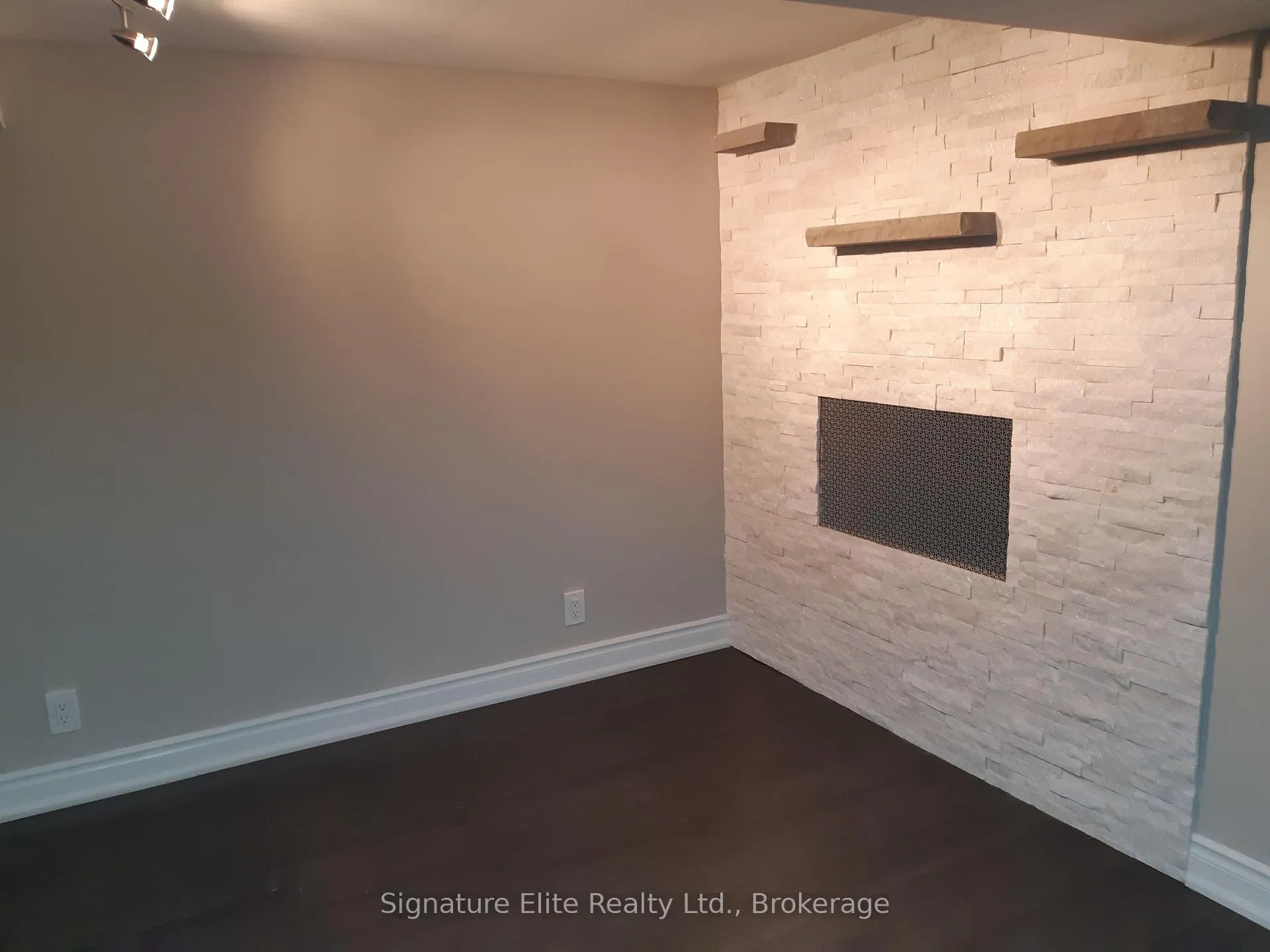 Photo 2 of Unit Bsmt, 239 Lambton Avenue, Toronto, Rockcliffe-Smythe — HOMEH