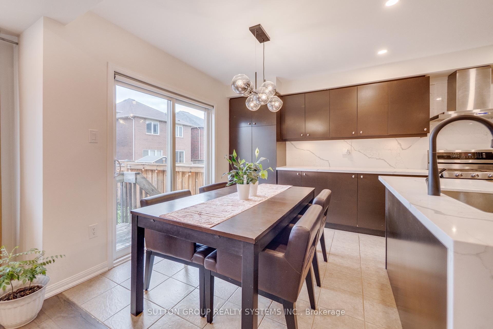 Photo 13 of 299 Mortimer Crescent, Milton, Harrison — HOMEH