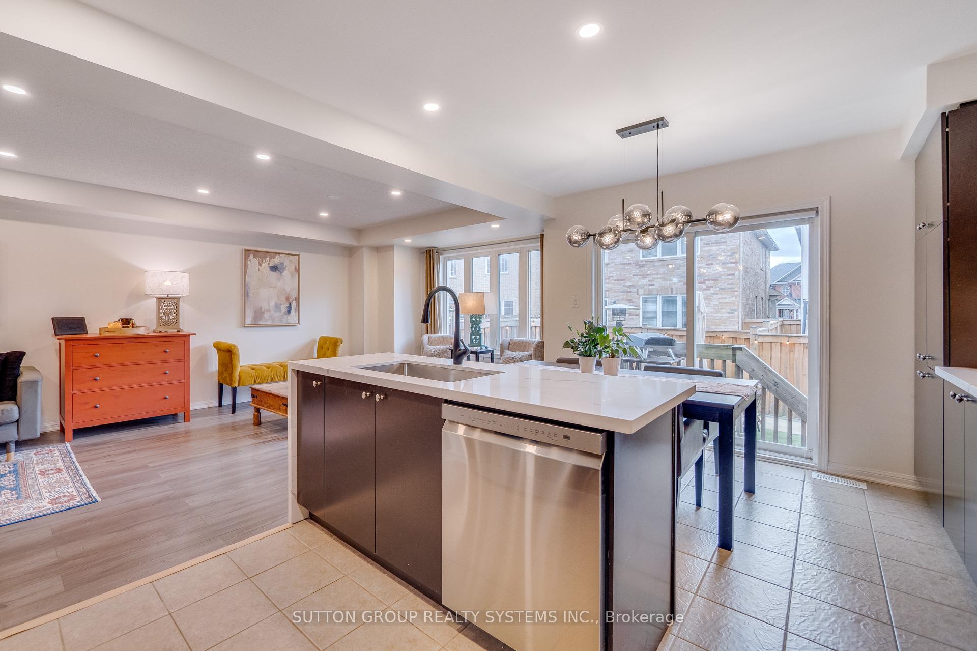 Photo 15 of 299 Mortimer Crescent, Milton, Harrison — HOMEH