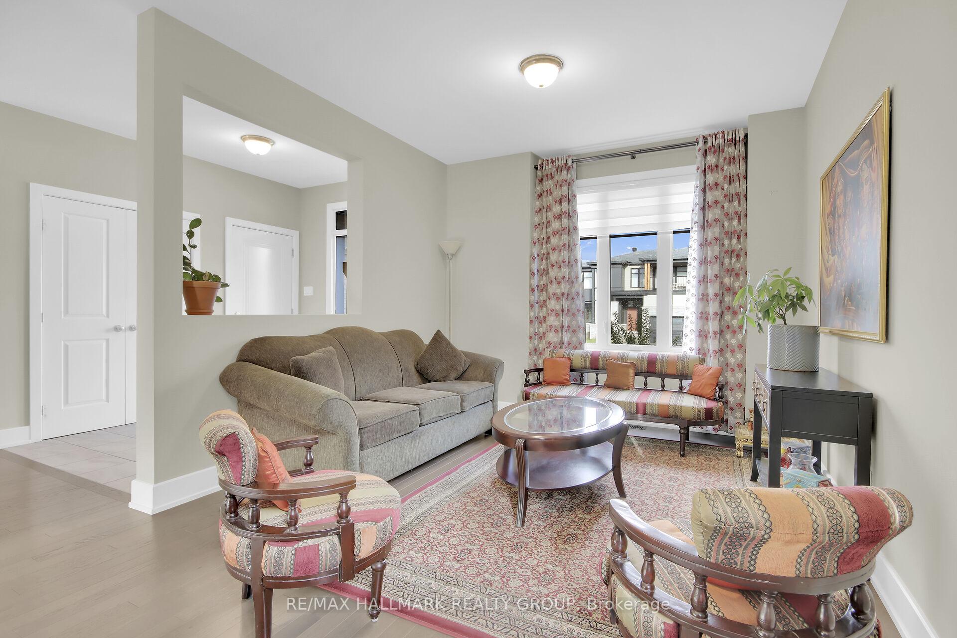 Photo 4 of 77 Axel Crescent, Ottawa, Kanata - Emerald Meadows/Trailwest — HOMEH