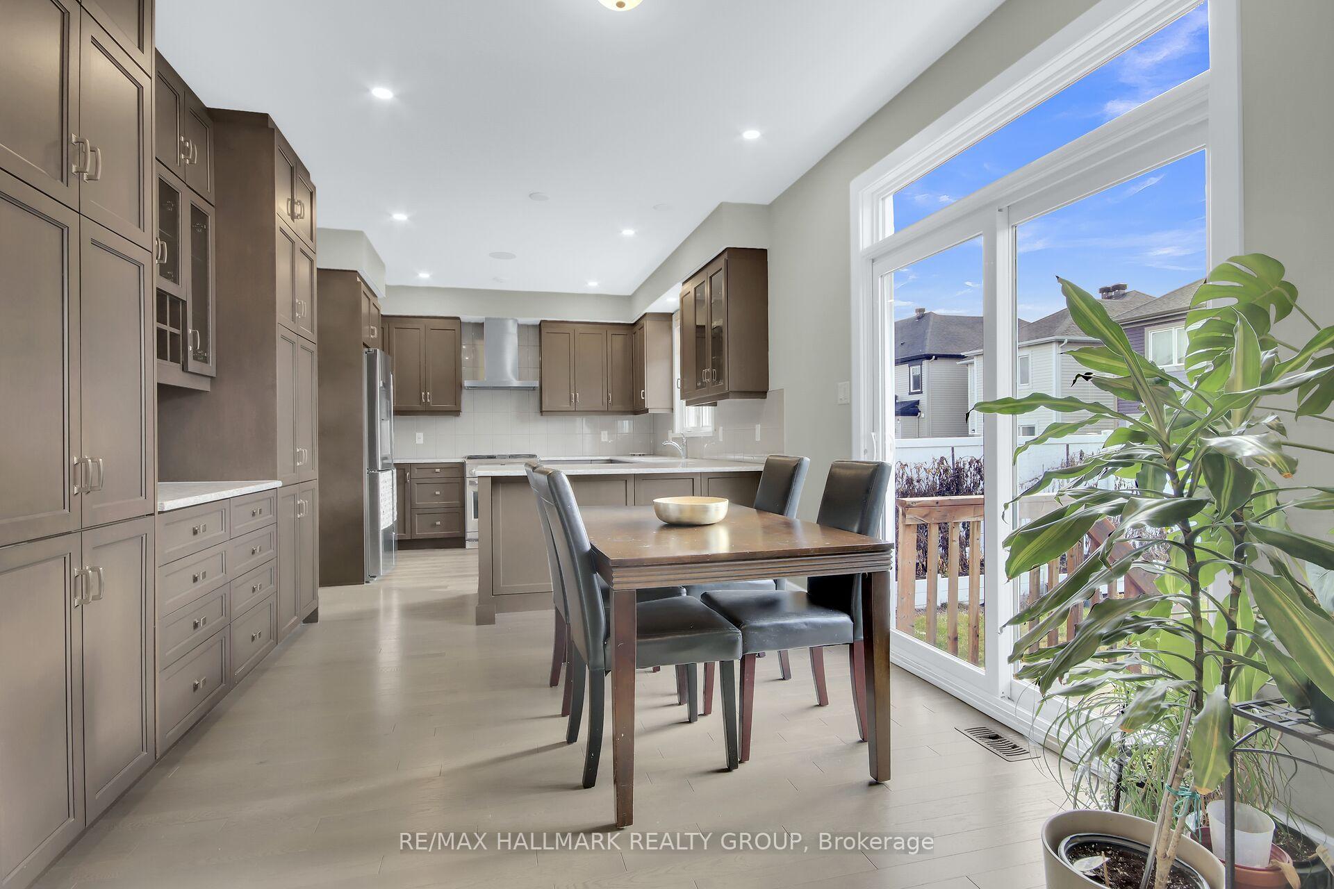 Photo 9 of 77 Axel Crescent, Ottawa, Kanata - Emerald Meadows/Trailwest — HOMEH