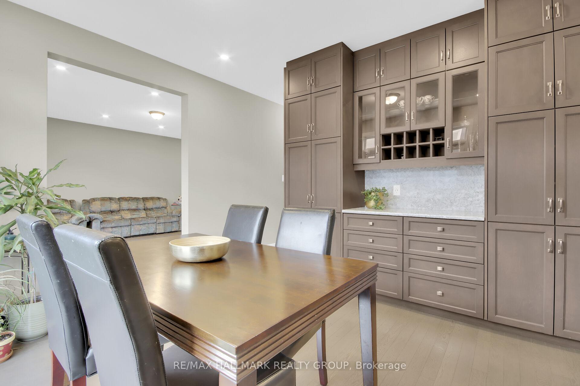 Photo 10 of 77 Axel Crescent, Ottawa, Kanata - Emerald Meadows/Trailwest — HOMEH
