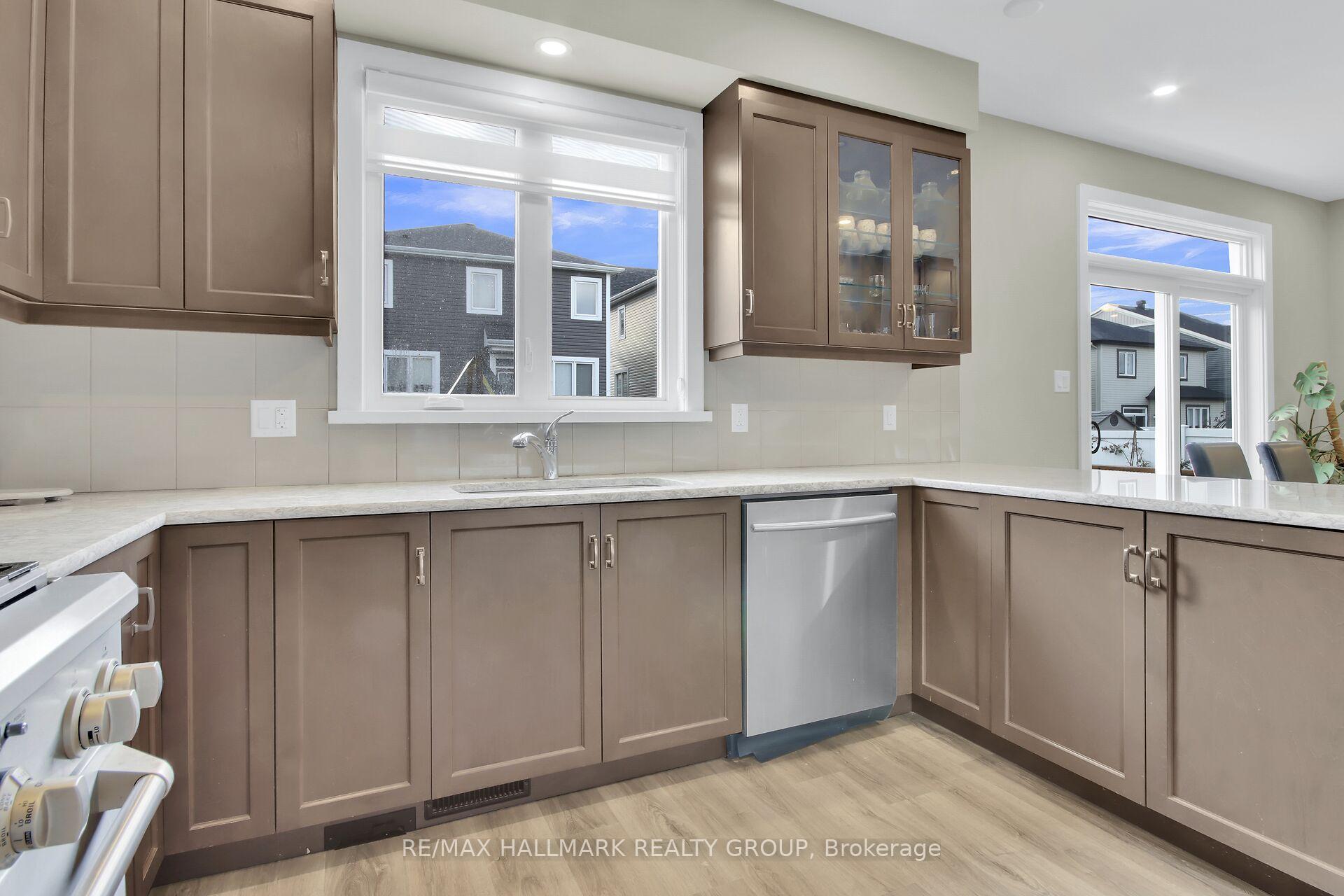 Photo 11 of 77 Axel Crescent, Ottawa, Kanata - Emerald Meadows/Trailwest — HOMEH