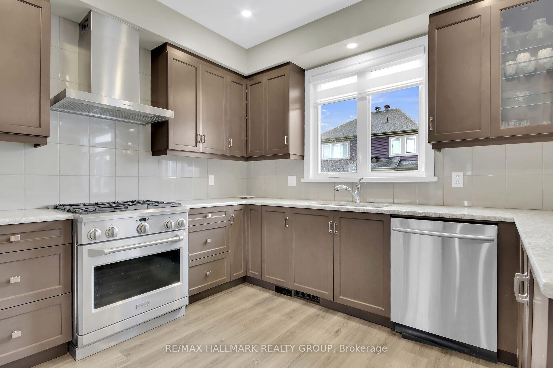 Photo 12 of 77 Axel Crescent, Ottawa, Kanata - Emerald Meadows/Trailwest — HOMEH