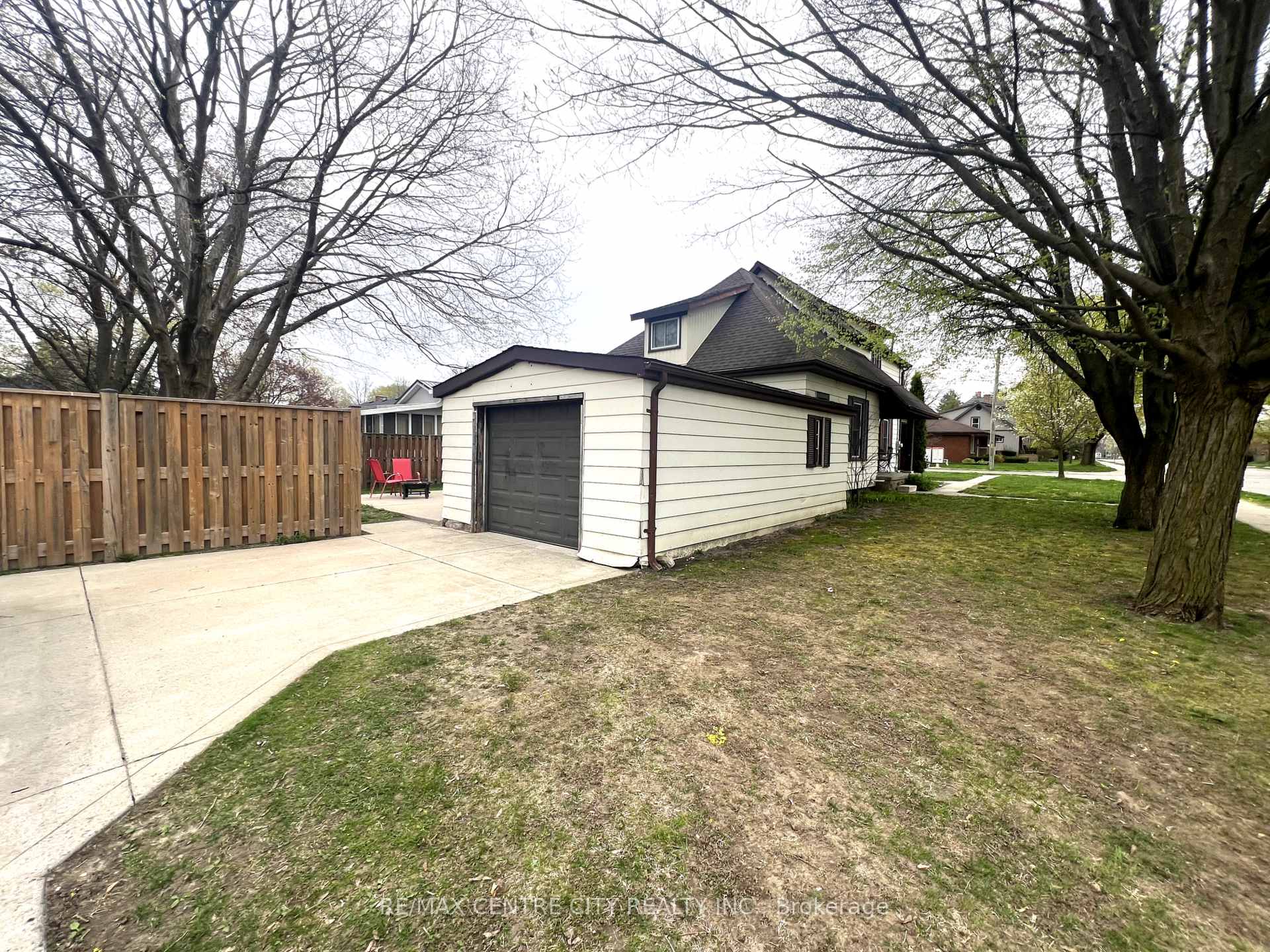 Photo 2 of 24 Fourth Avenue, Aylmer — HOMEH