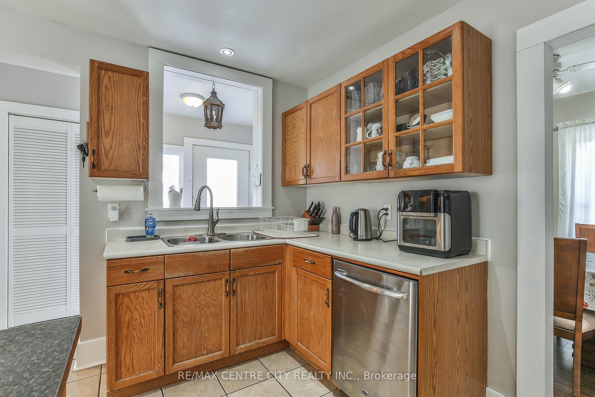 Photo 4 of 24 Fourth Avenue, Aylmer — HOMEH