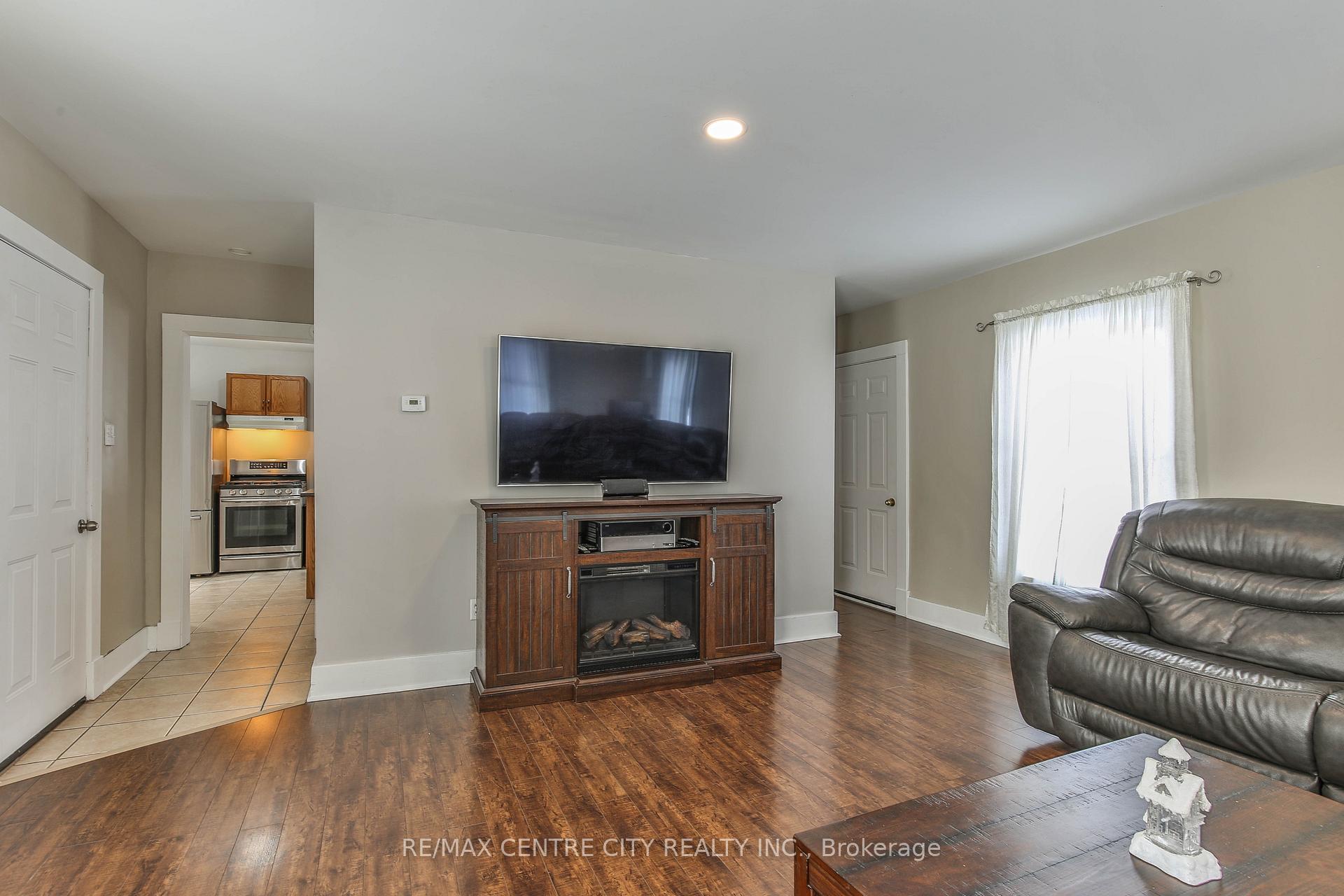 Photo 12 of 24 Fourth Avenue, Aylmer — HOMEH