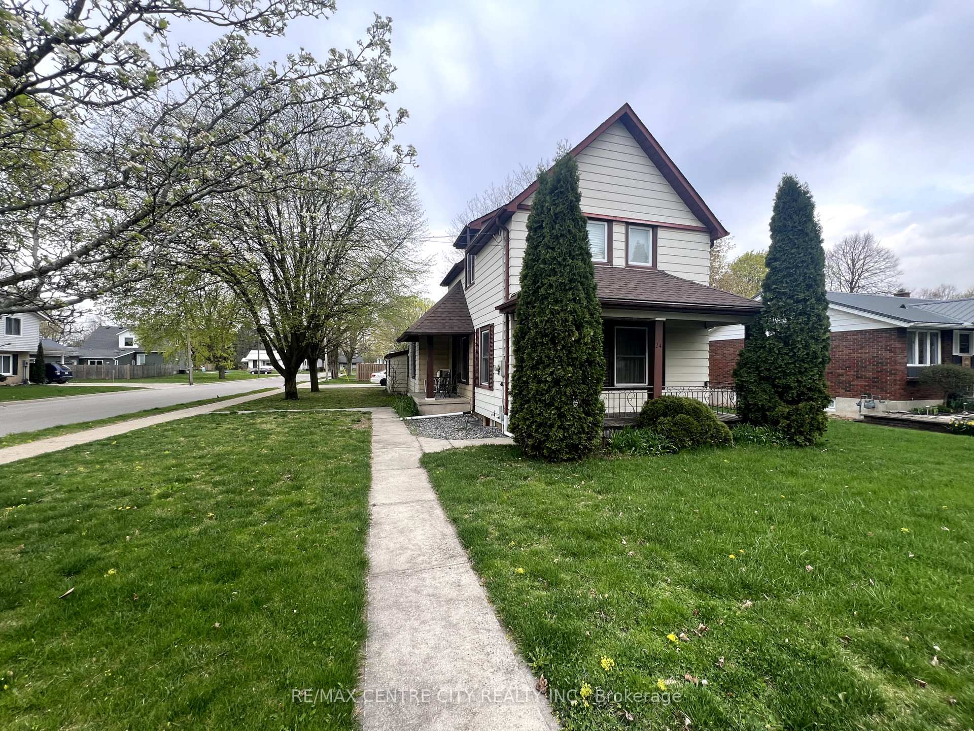 Photo 23 of 24 Fourth Avenue, Aylmer — HOMEH