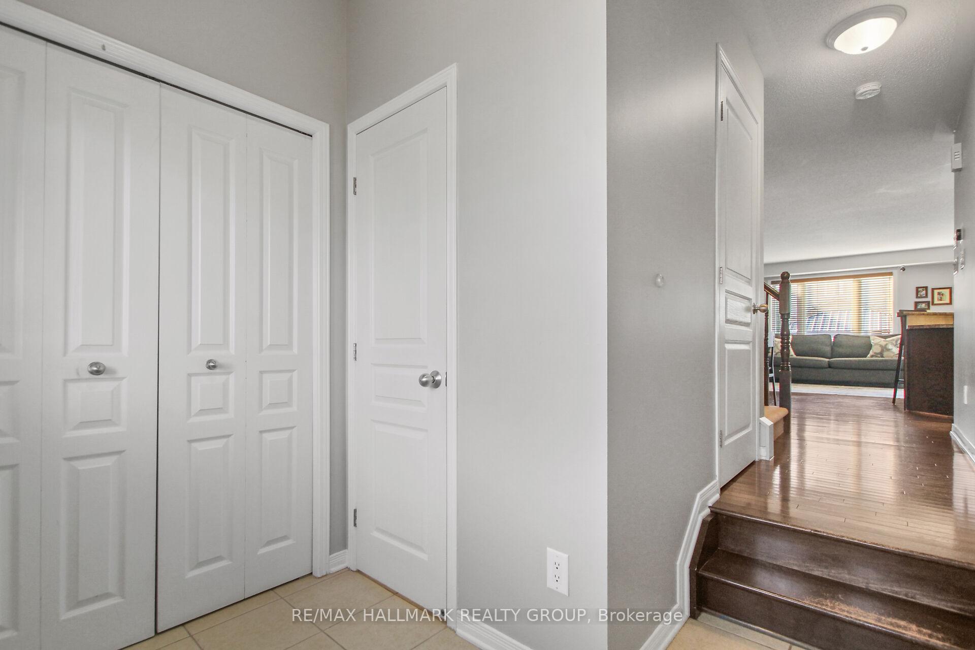Photo 3 of 504 Fordell Avenue, Ottawa, Kanata - Morgan's Grant/South March — HOMEH