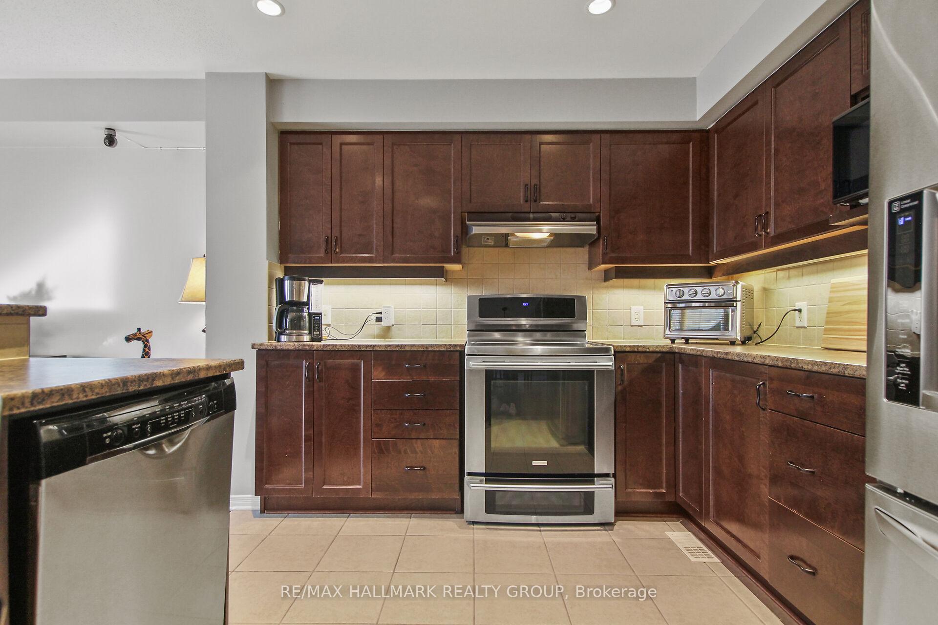 Photo 11 of 504 Fordell Avenue, Ottawa, Kanata - Morgan's Grant/South March — HOMEH