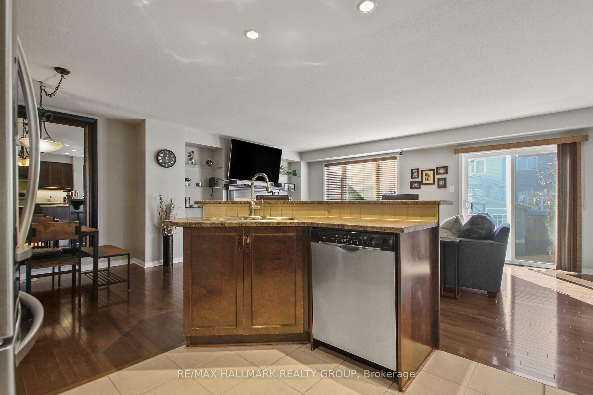 Photo 13 of 504 Fordell Avenue, Ottawa, Kanata - Morgan's Grant/South March — HOMEH
