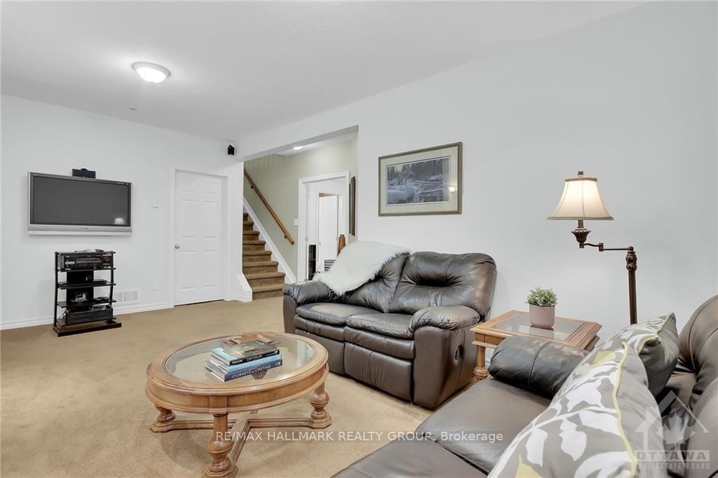 Photo 4 of 130 Granite Court, Ottawa, Kanata - Emerald Meadows/Trailwest — HOMEH
