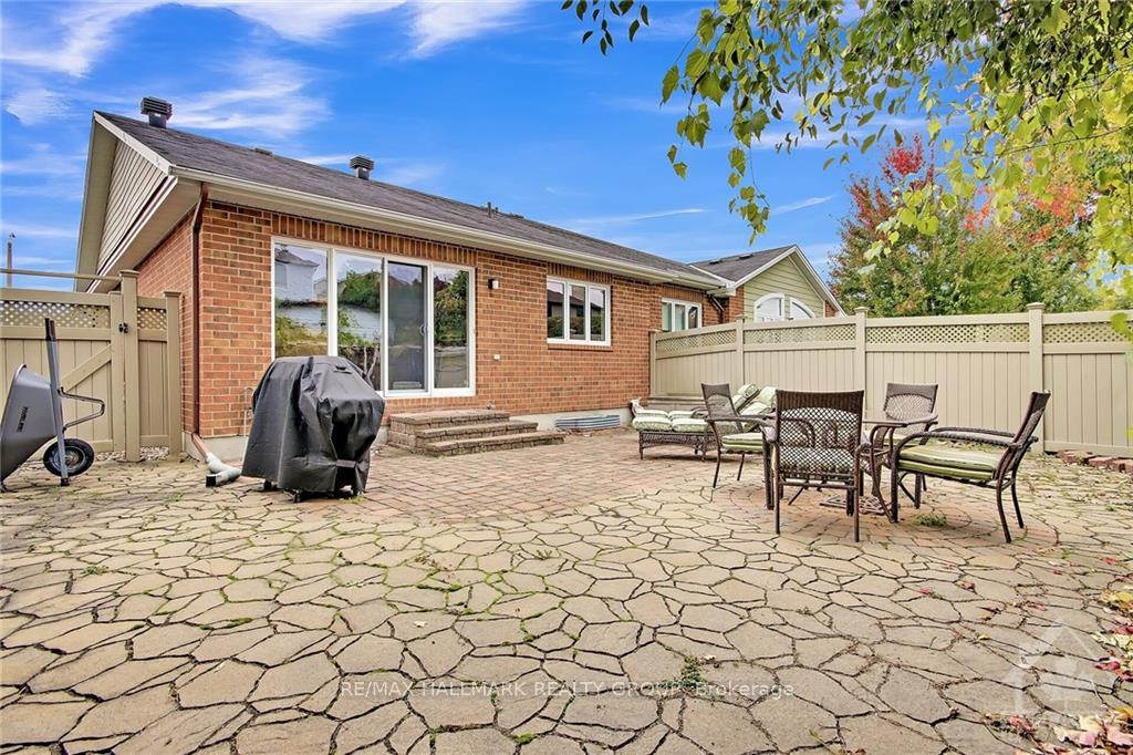 Photo 7 of 130 Granite Court, Ottawa, Kanata - Emerald Meadows/Trailwest — HOMEH