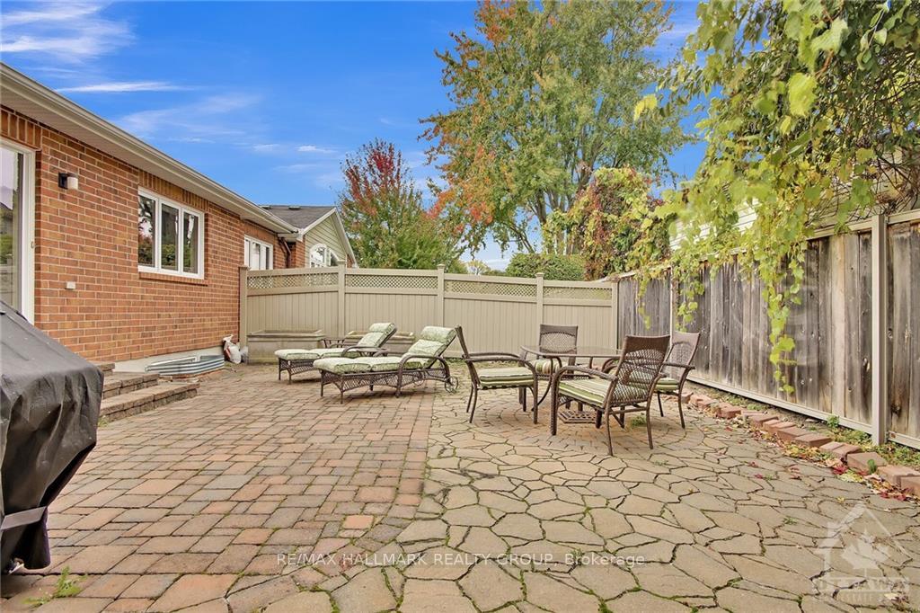 Photo 8 of 130 Granite Court, Ottawa, Kanata - Emerald Meadows/Trailwest — HOMEH