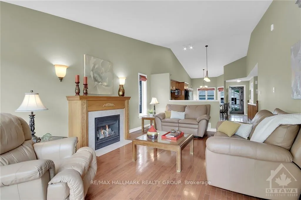 Photo 11 of 130 Granite Court, Ottawa, Kanata - Emerald Meadows/Trailwest — HOMEH