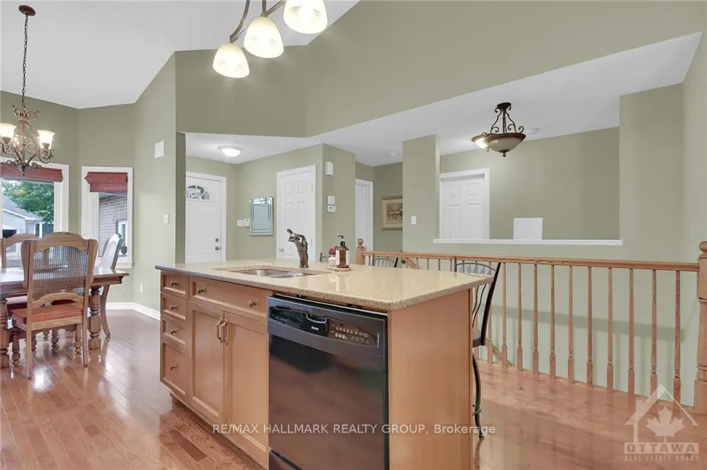 Photo 12 of 130 Granite Court, Ottawa, Kanata - Emerald Meadows/Trailwest — HOMEH