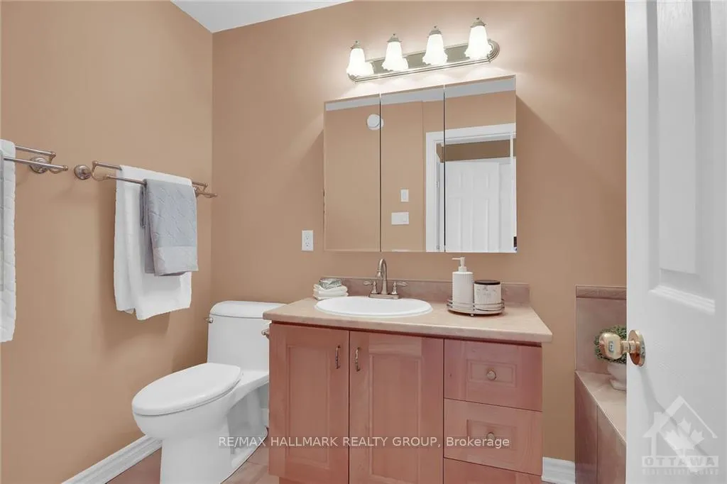 Photo 16 of 130 Granite Court, Ottawa, Kanata - Emerald Meadows/Trailwest — HOMEH