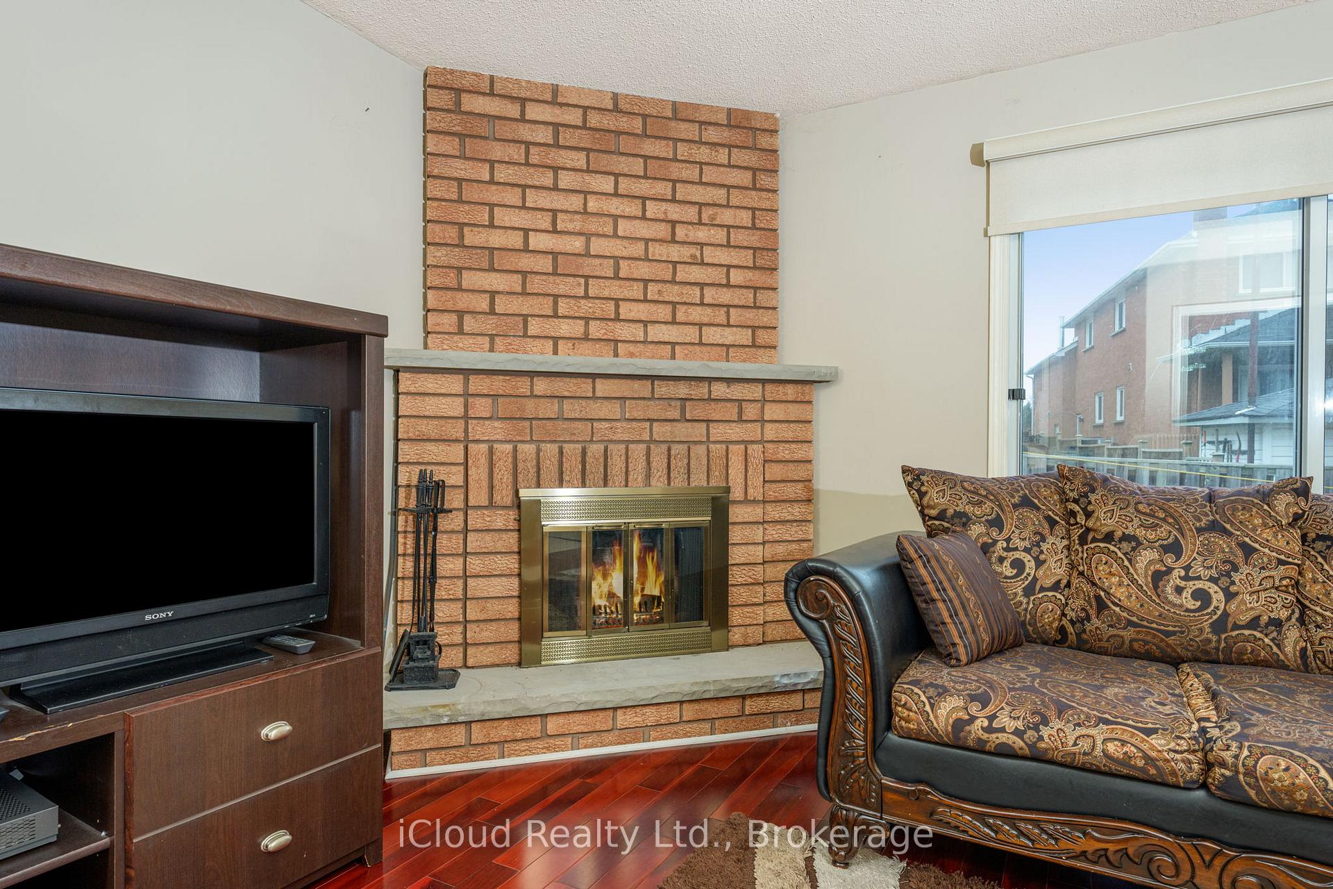 Photo 13 of 66 Dutch Crescent, Brampton, Fletcher's Creek South — HOMEH