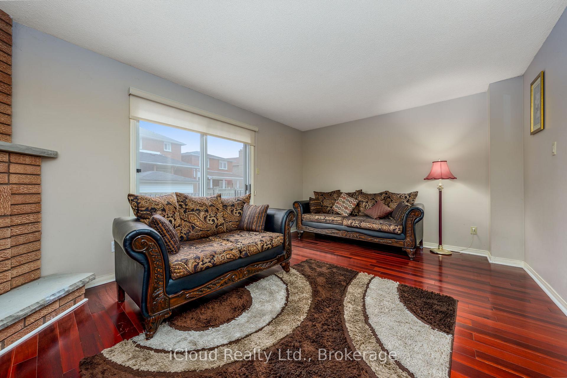 Photo 16 of 66 Dutch Crescent, Brampton, Fletcher's Creek South — HOMEH