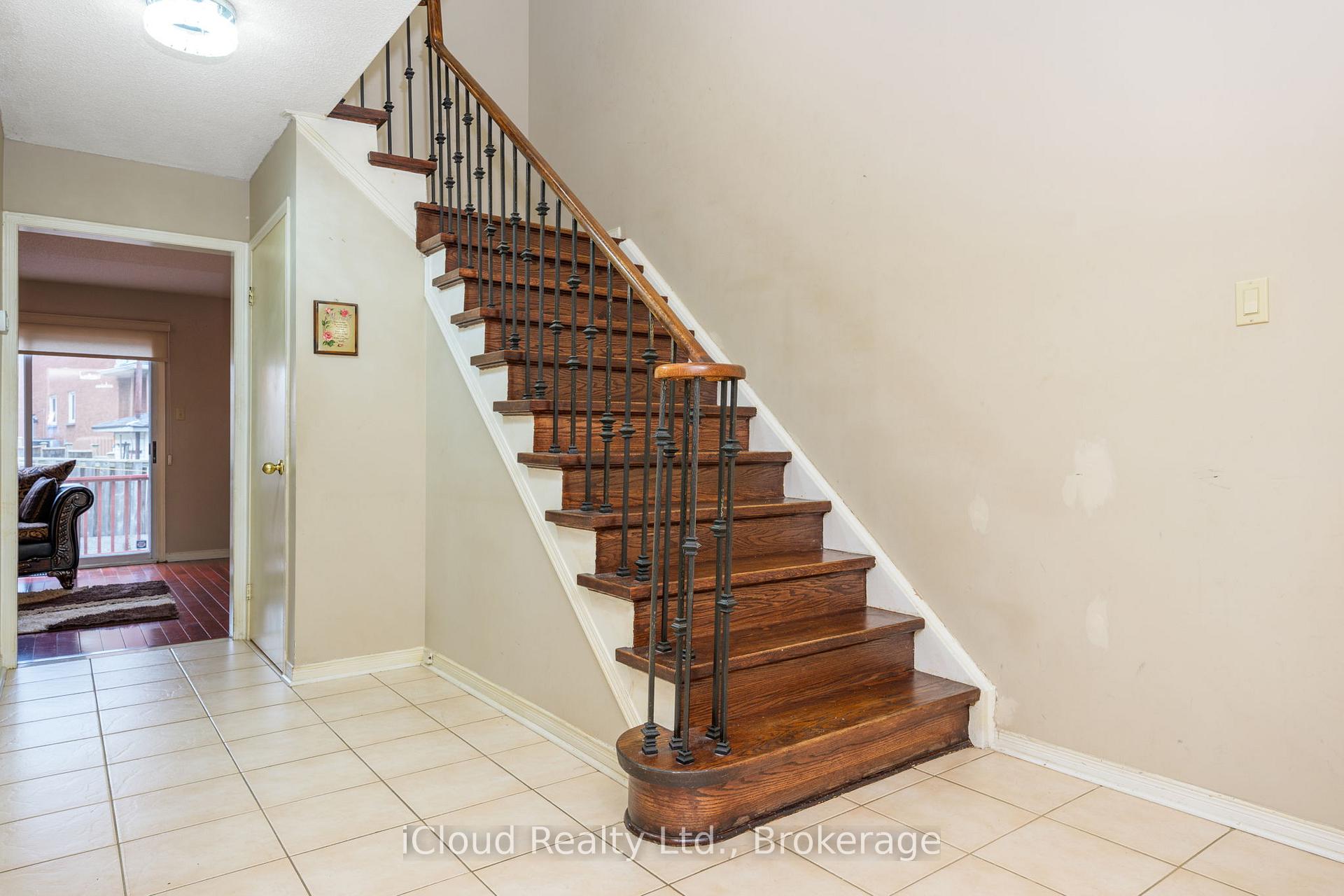 Photo 17 of 66 Dutch Crescent, Brampton, Fletcher's Creek South — HOMEH