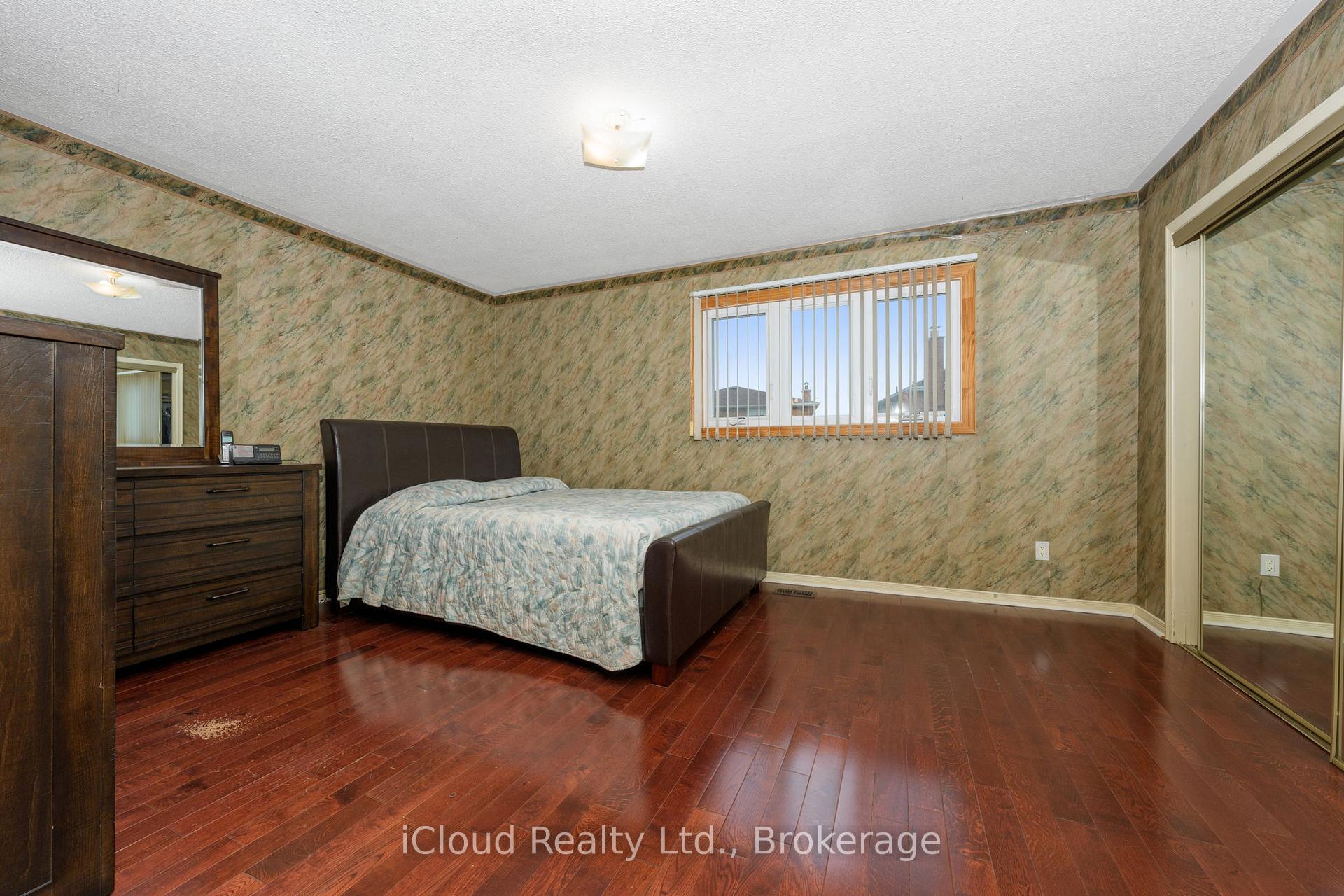 Photo 19 of 66 Dutch Crescent, Brampton, Fletcher's Creek South — HOMEH