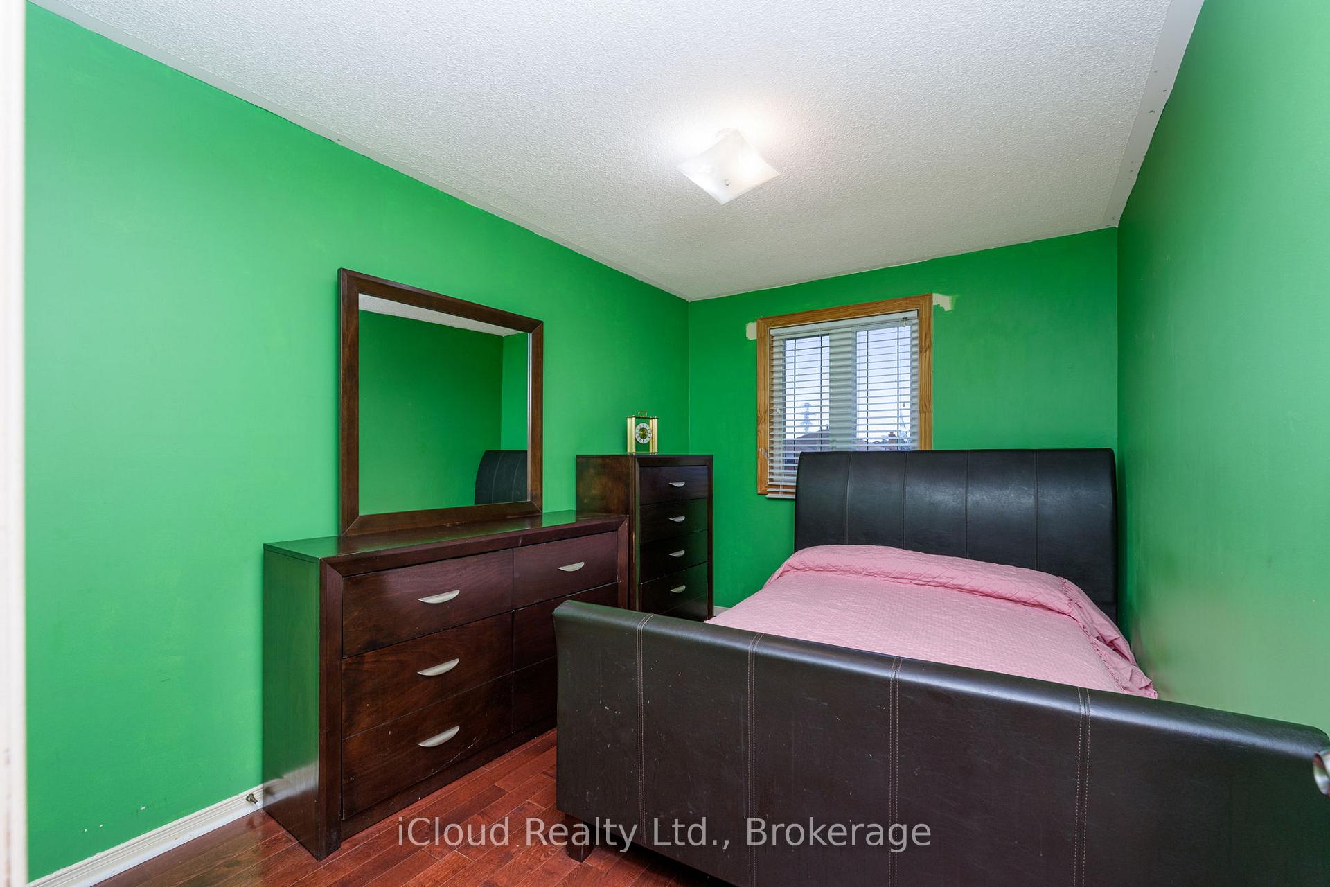 Photo 29 of 66 Dutch Crescent, Brampton, Fletcher's Creek South — HOMEH