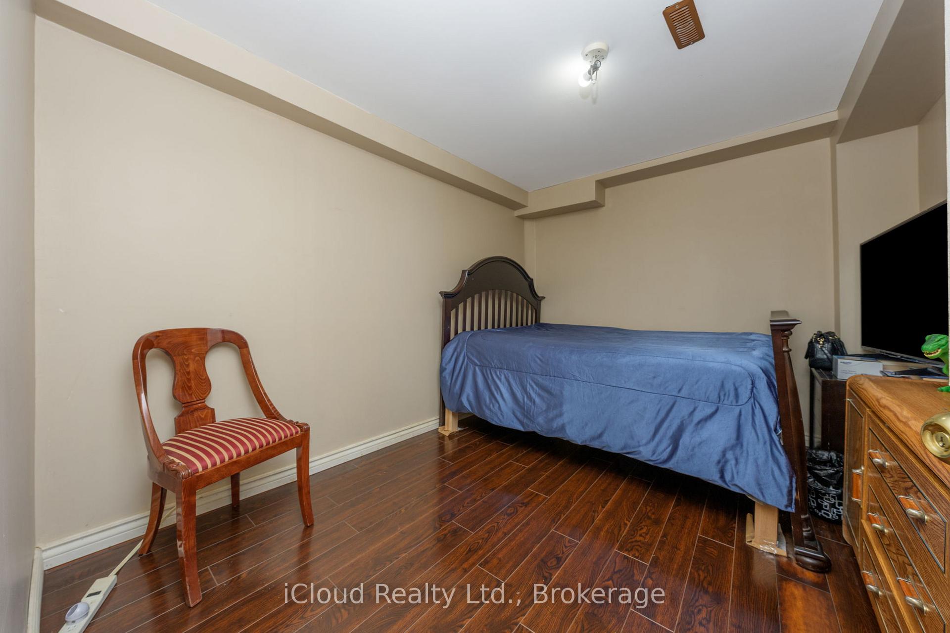 Photo 34 of 66 Dutch Crescent, Brampton, Fletcher's Creek South — HOMEH