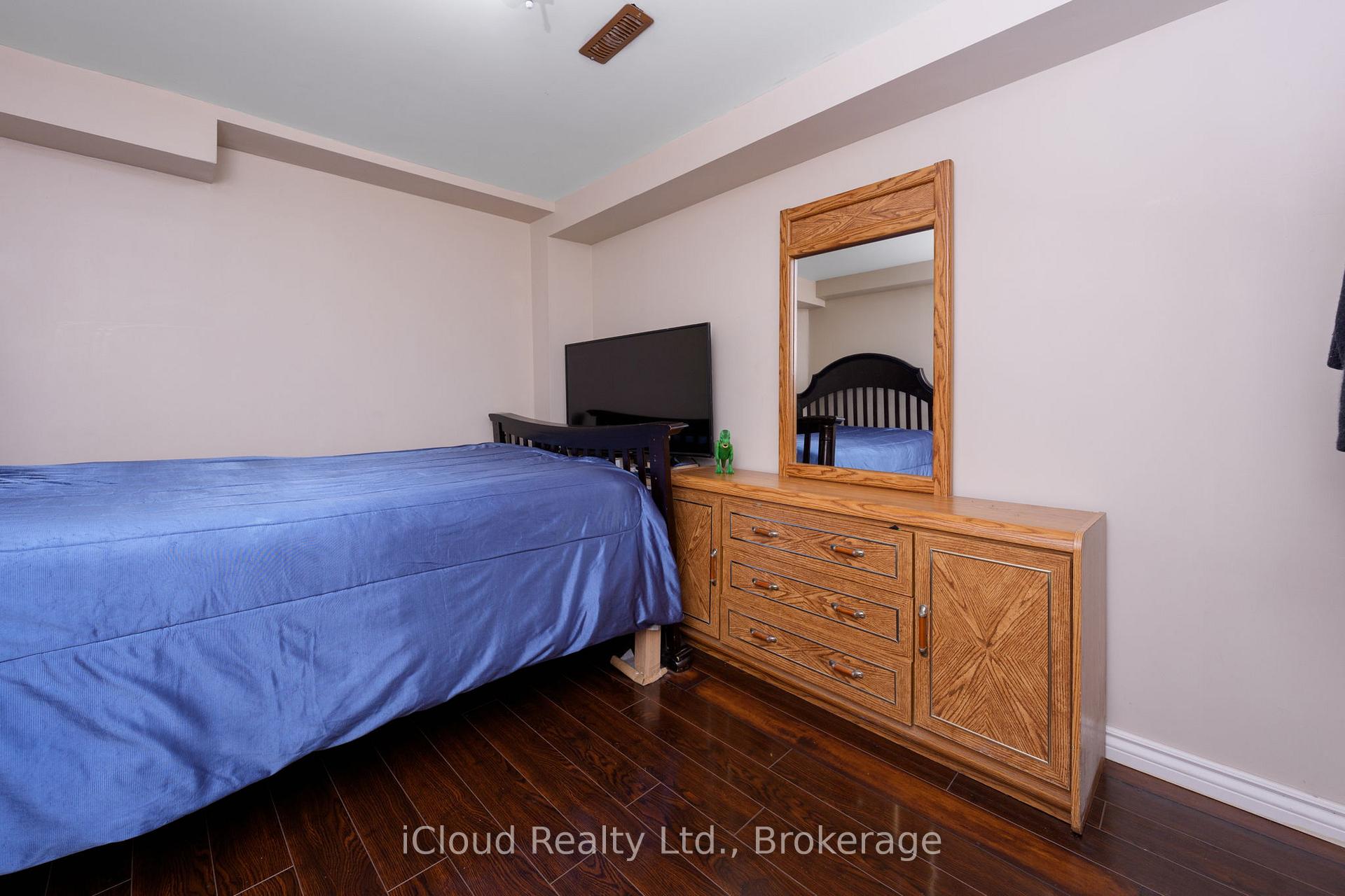 Photo 28 of 66 Dutch Crescent, Brampton, Fletcher's Creek South — HOMEH
