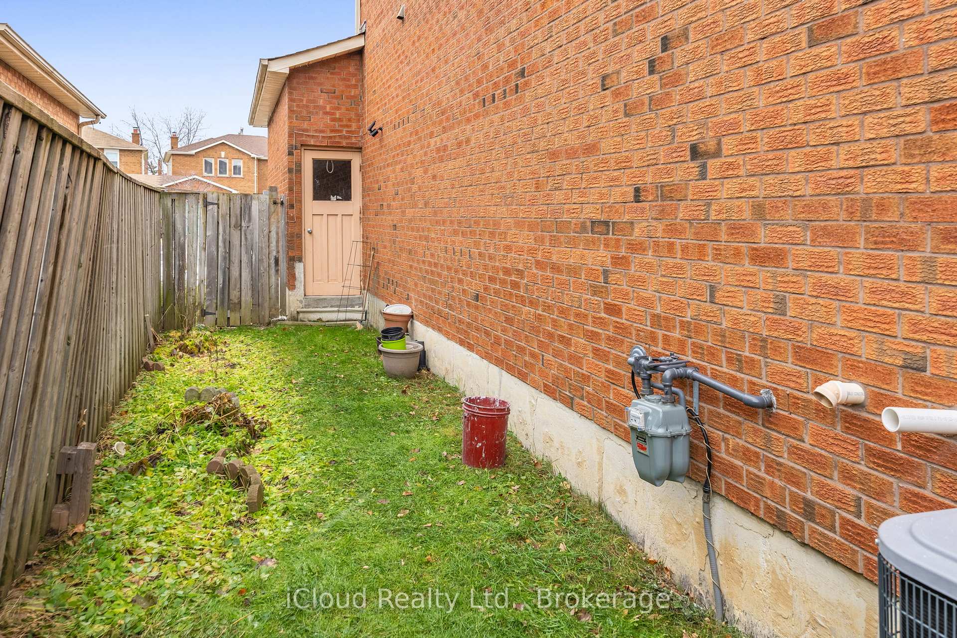 Photo 35 of 66 Dutch Crescent, Brampton, Fletcher's Creek South — HOMEH